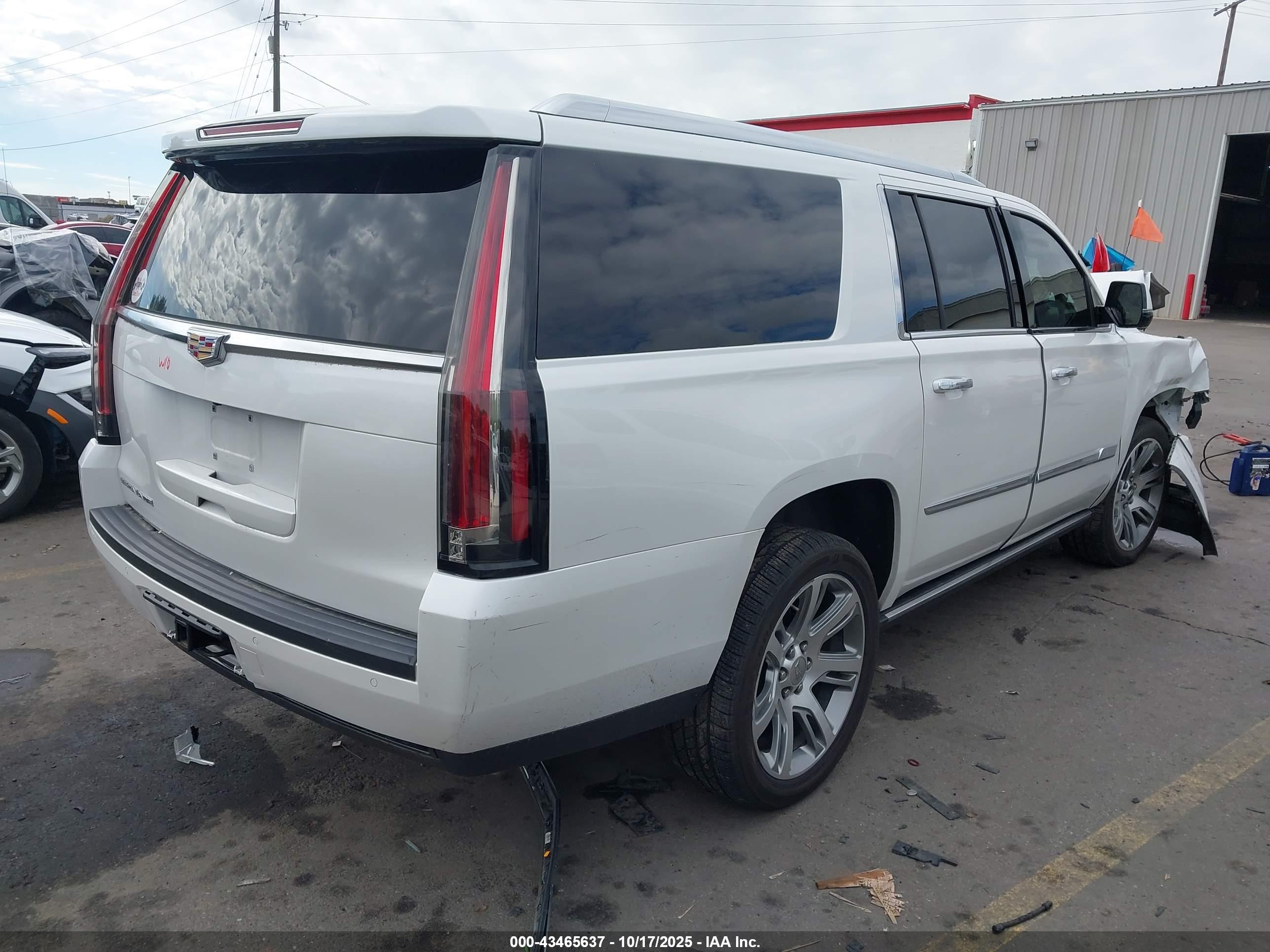 CADILLAC ESCALADE image 4
