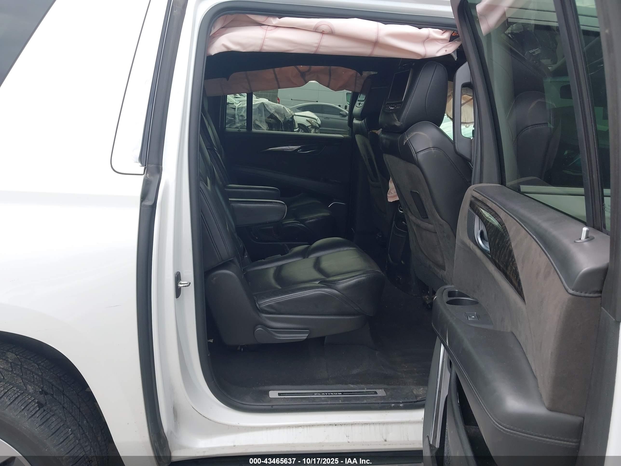 CADILLAC ESCALADE image 8