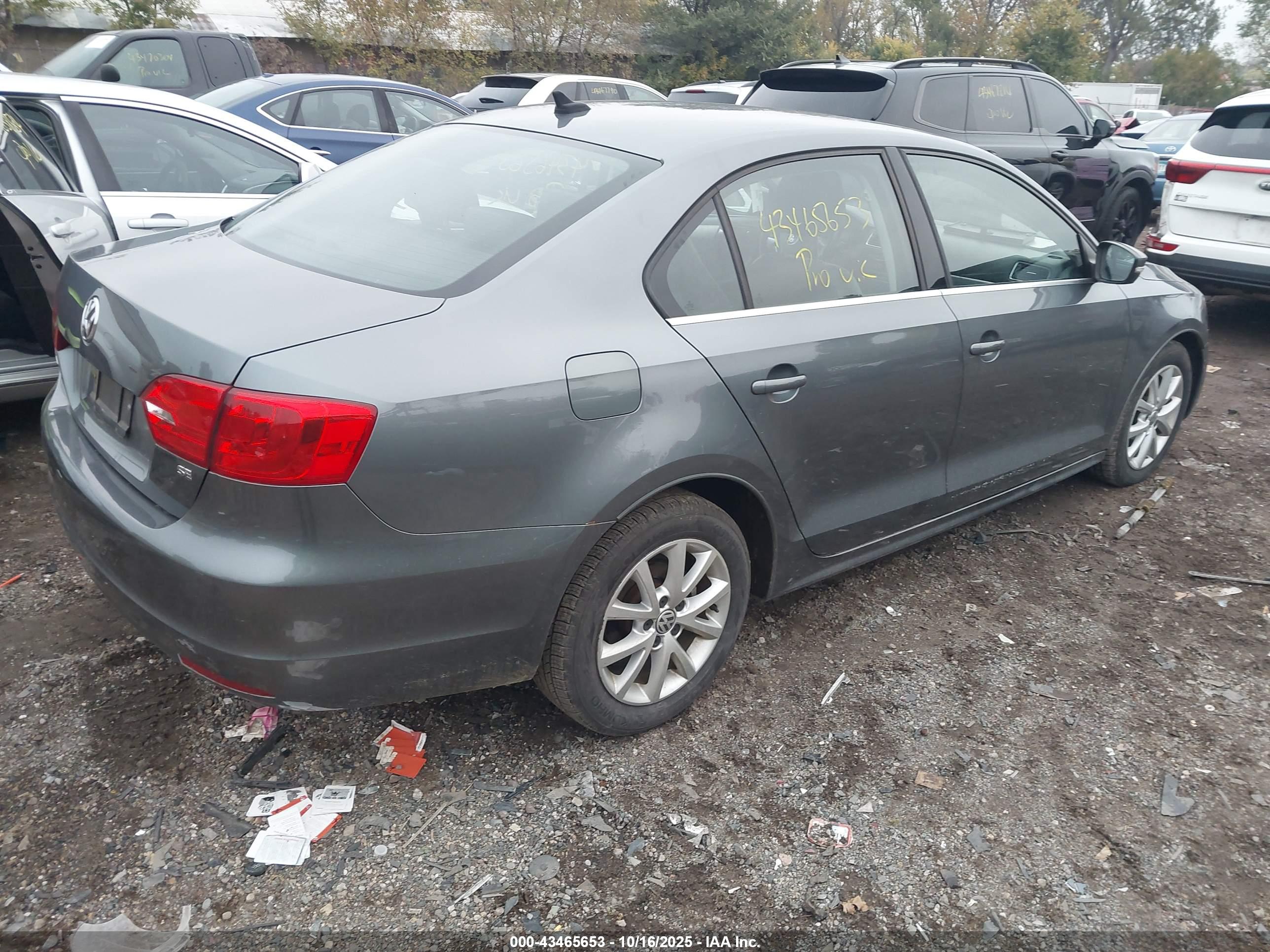 VOLKSWAGEN JETTA image 4