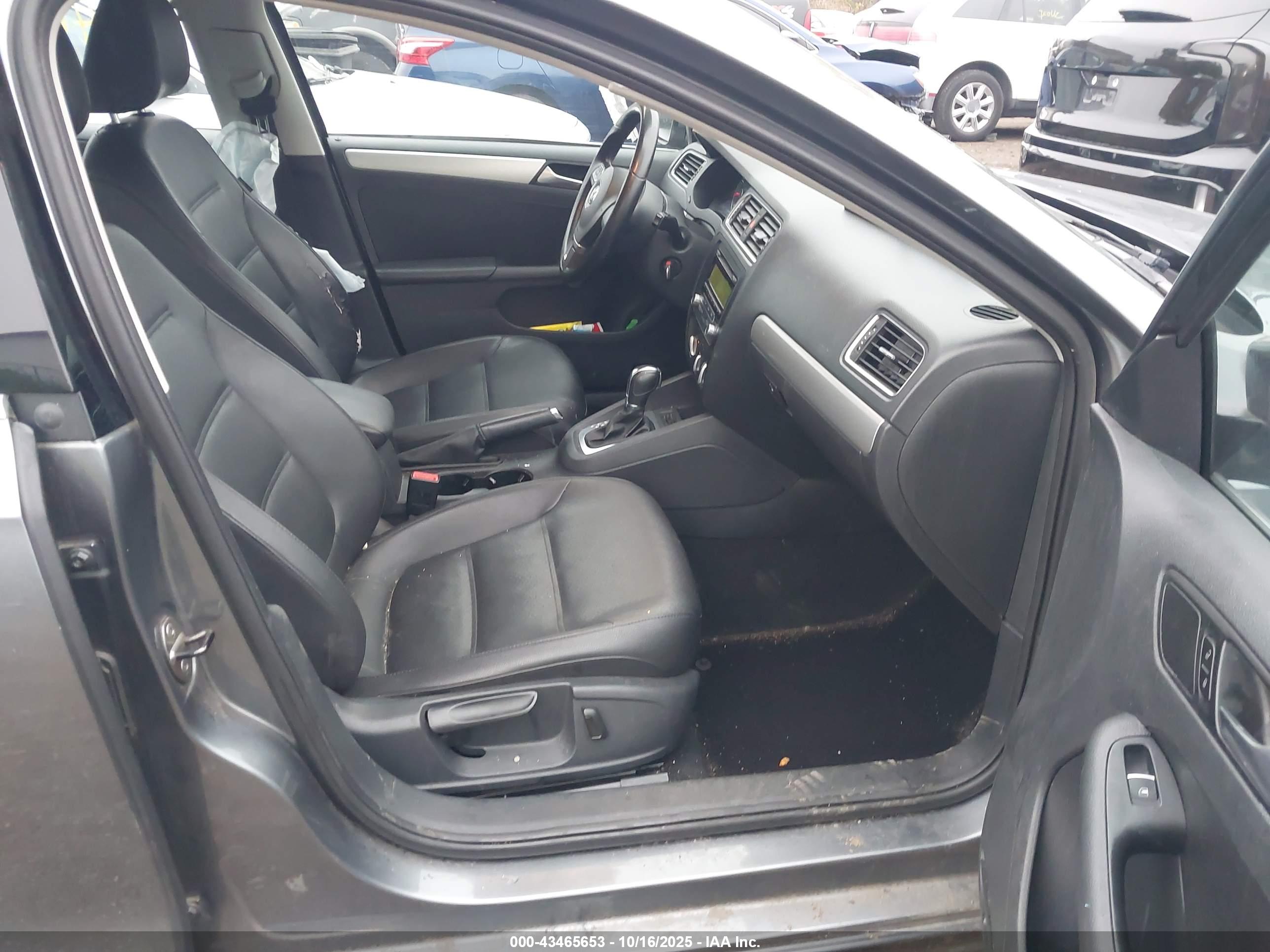 VOLKSWAGEN JETTA image 5