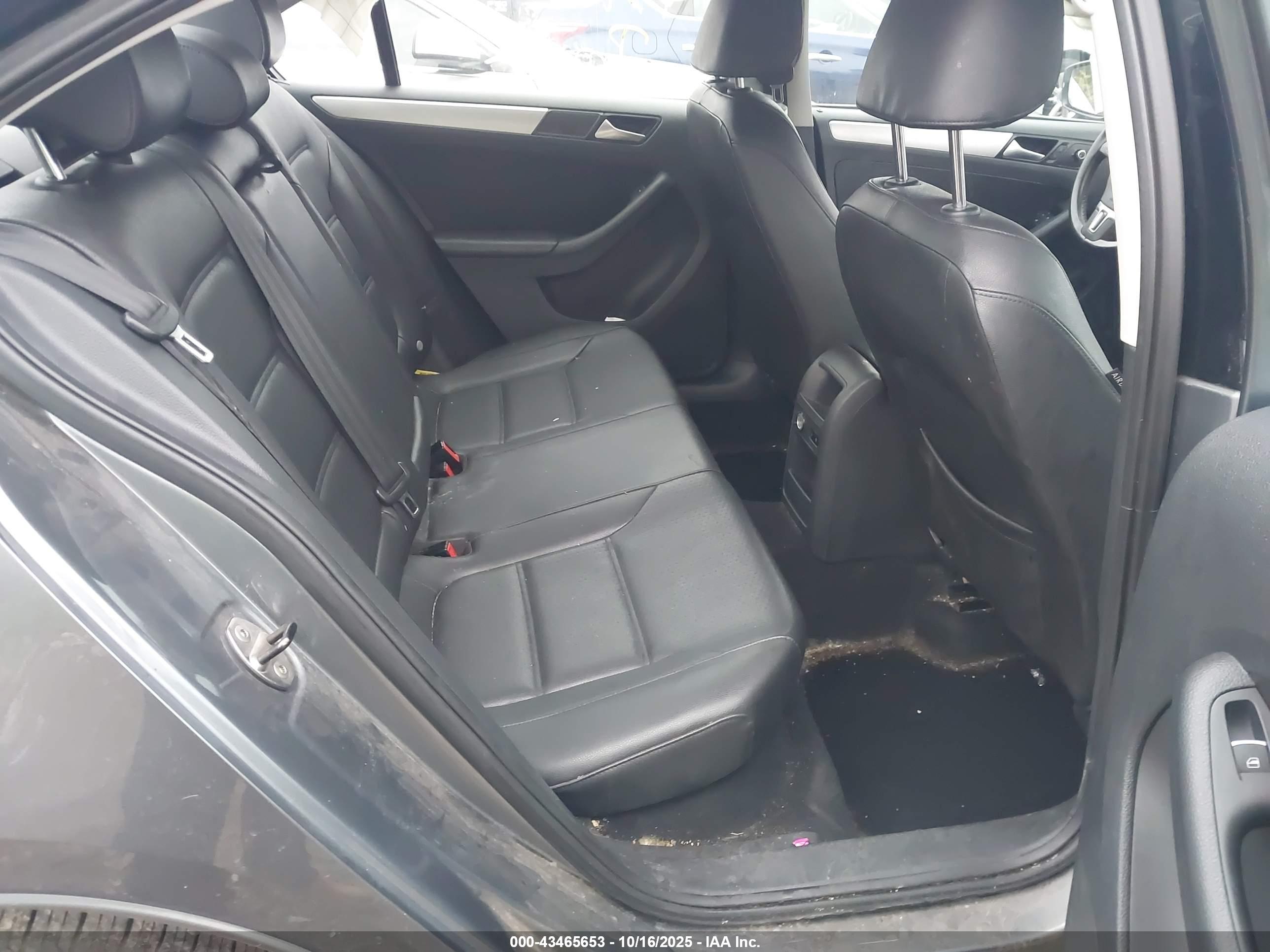 VOLKSWAGEN JETTA image 8