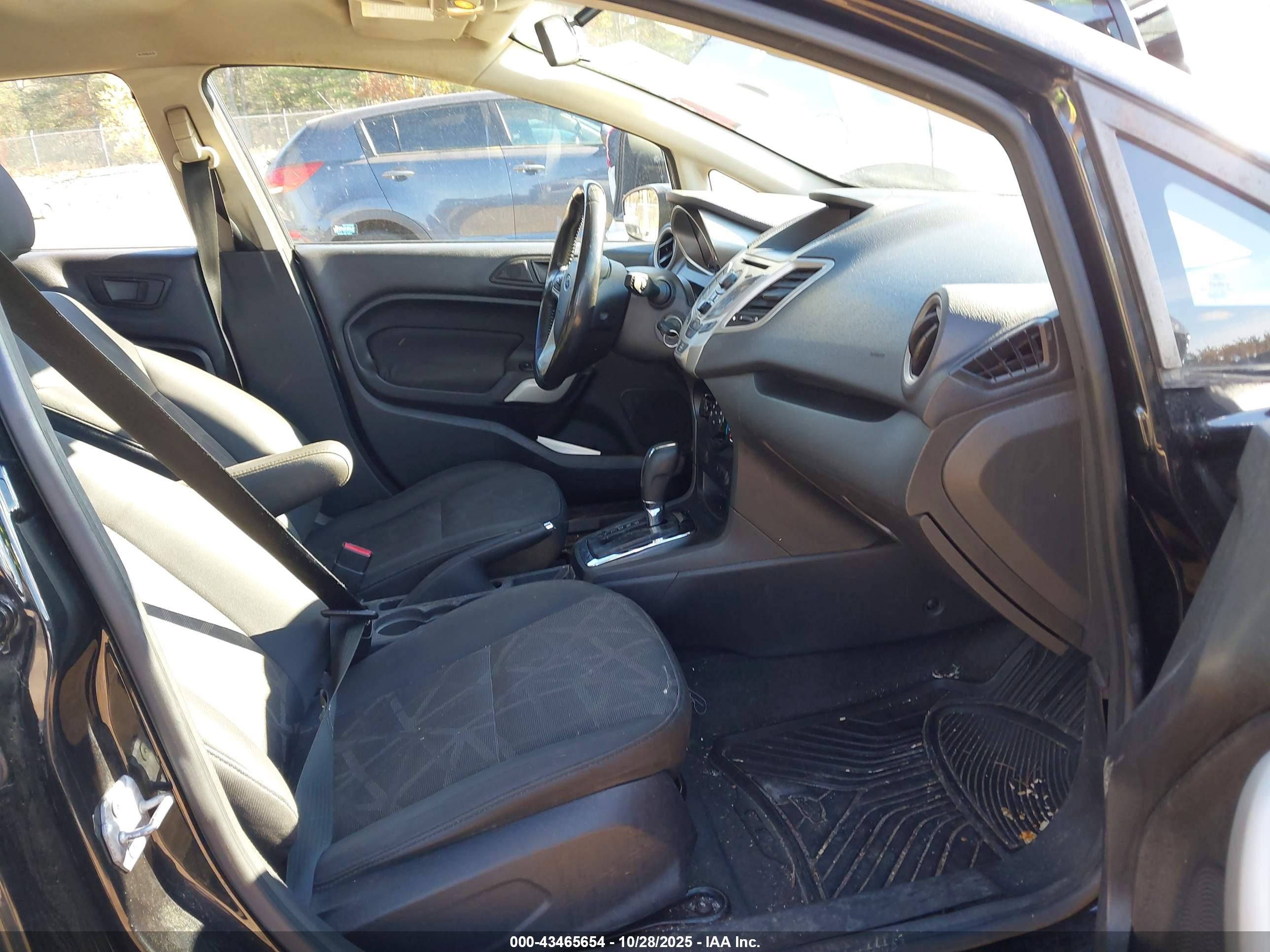 FORD FIESTA image 5