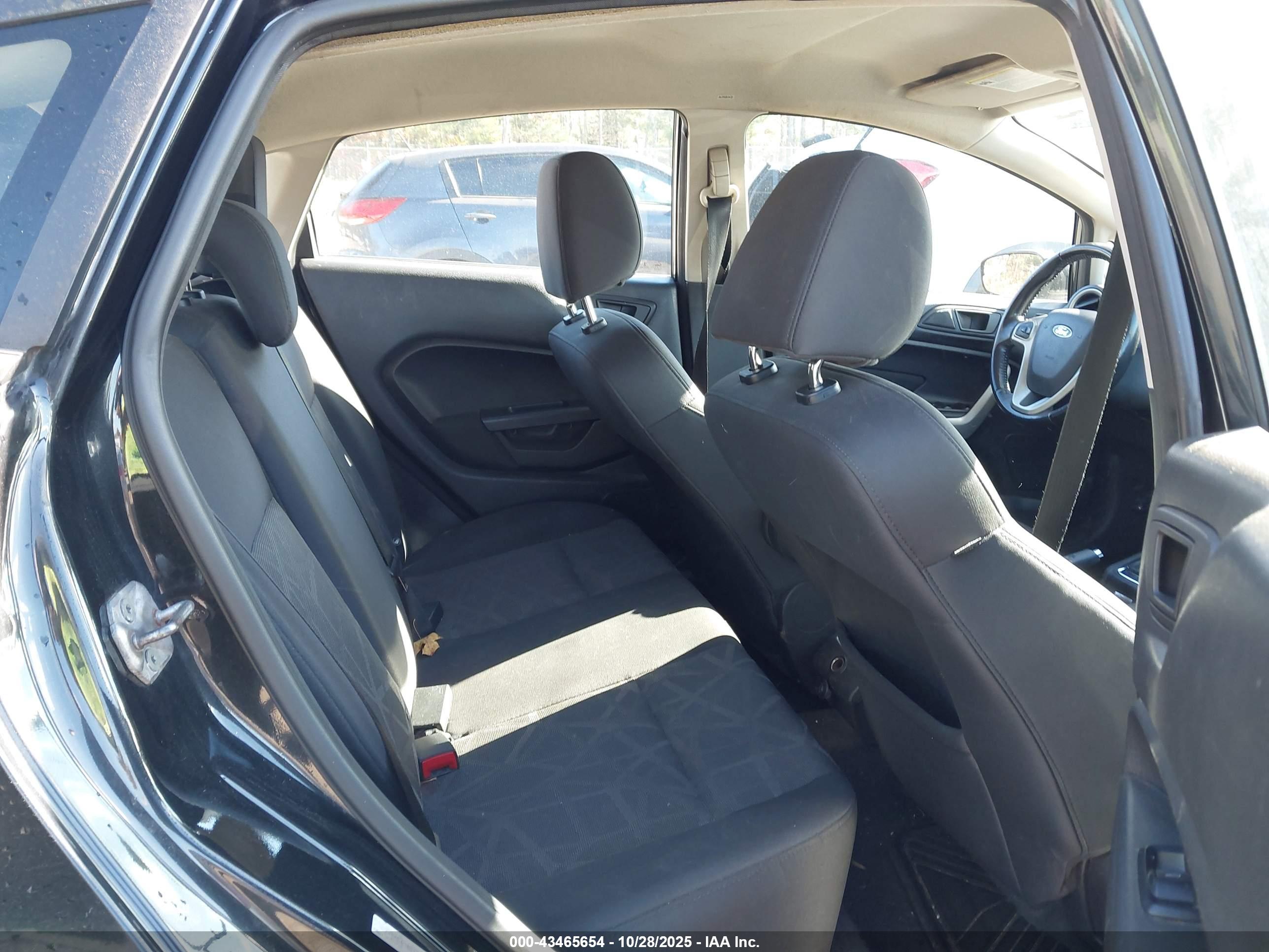 FORD FIESTA image 8