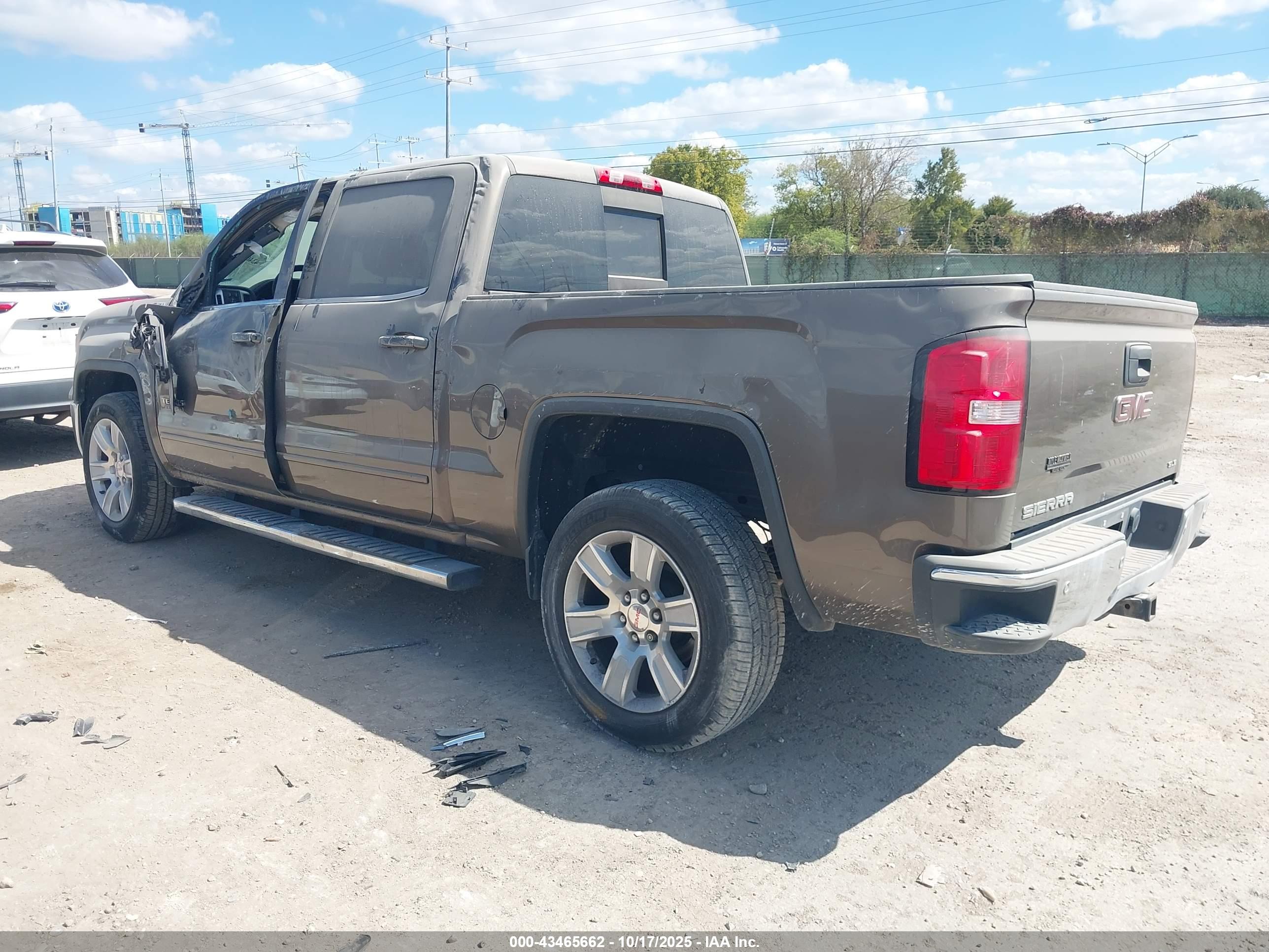 GMC SIERRA image 3