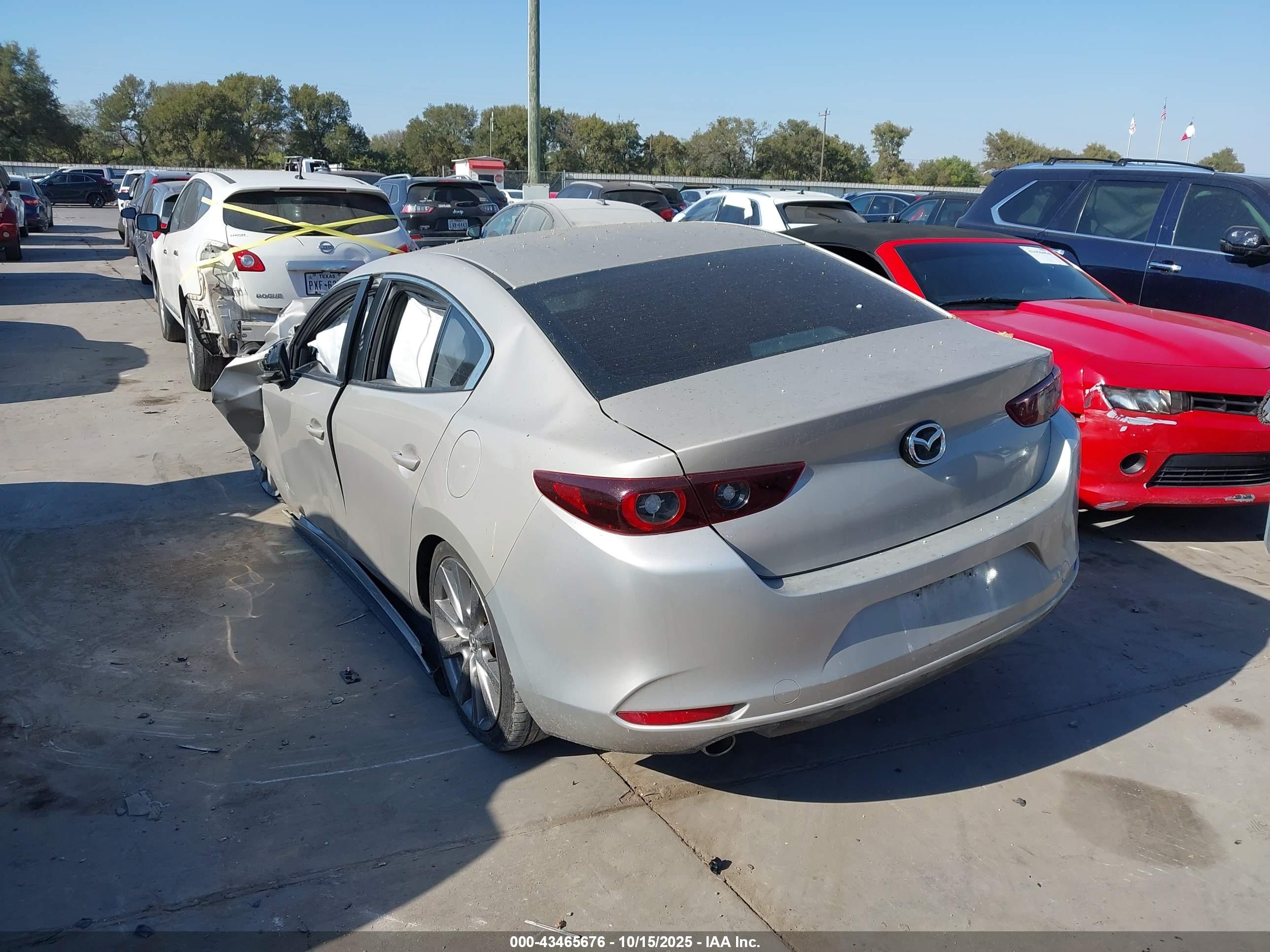 MAZDA MAZDA3 image 3