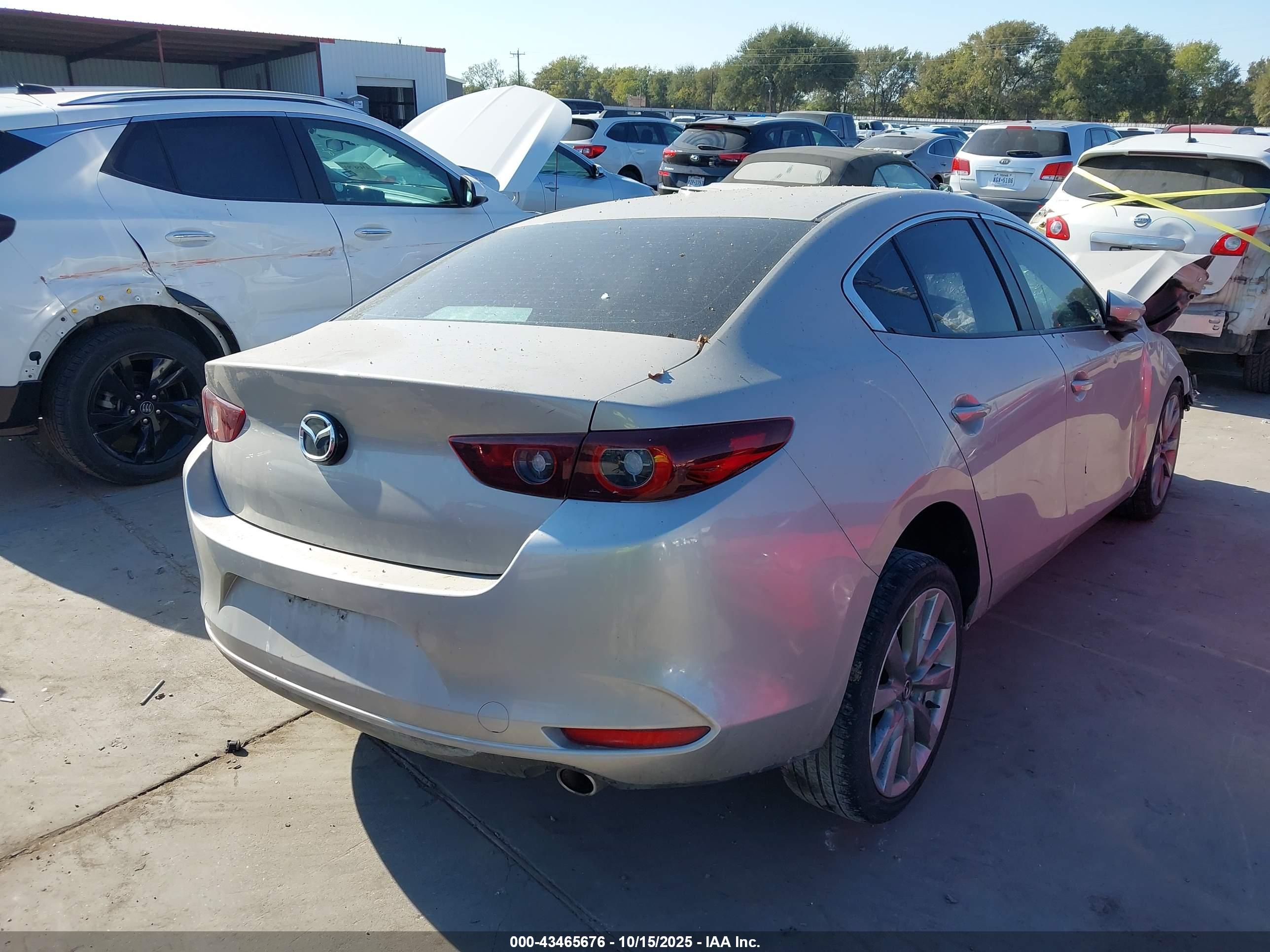 MAZDA MAZDA3 image 4