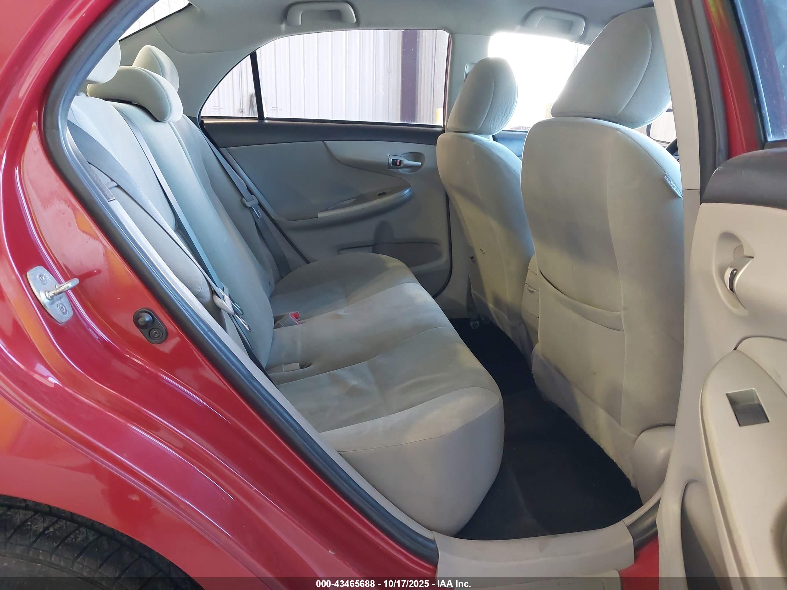 TOYOTA COROLLA image 8