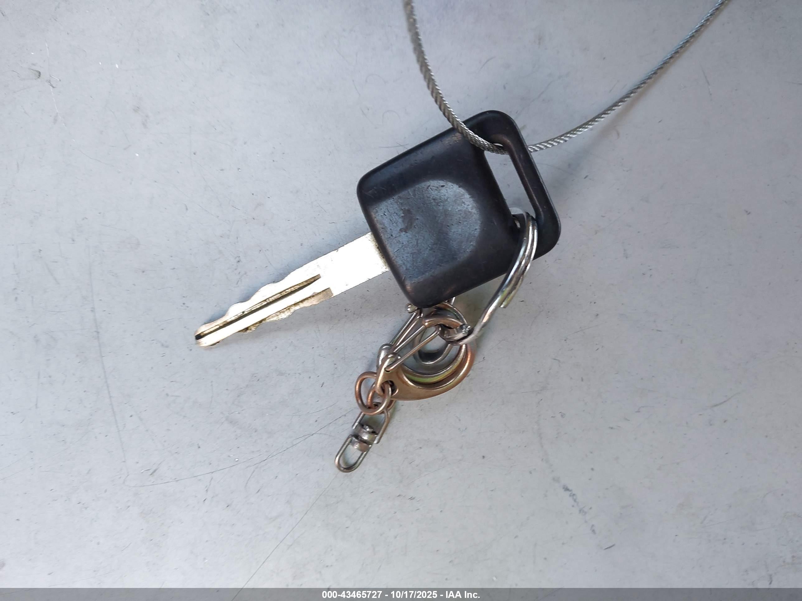 NISSAN VERSA image 11