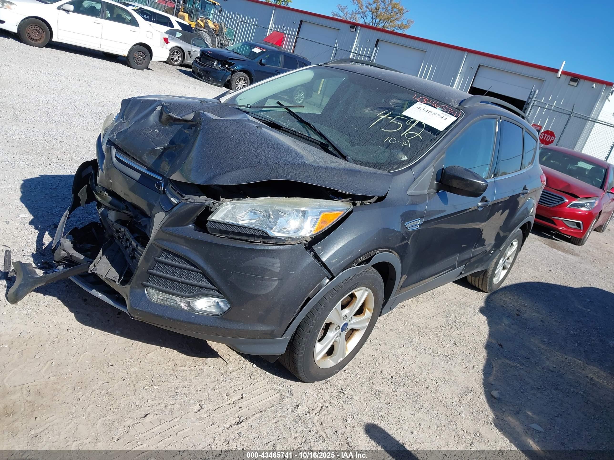 FORD ESCAPE image 2