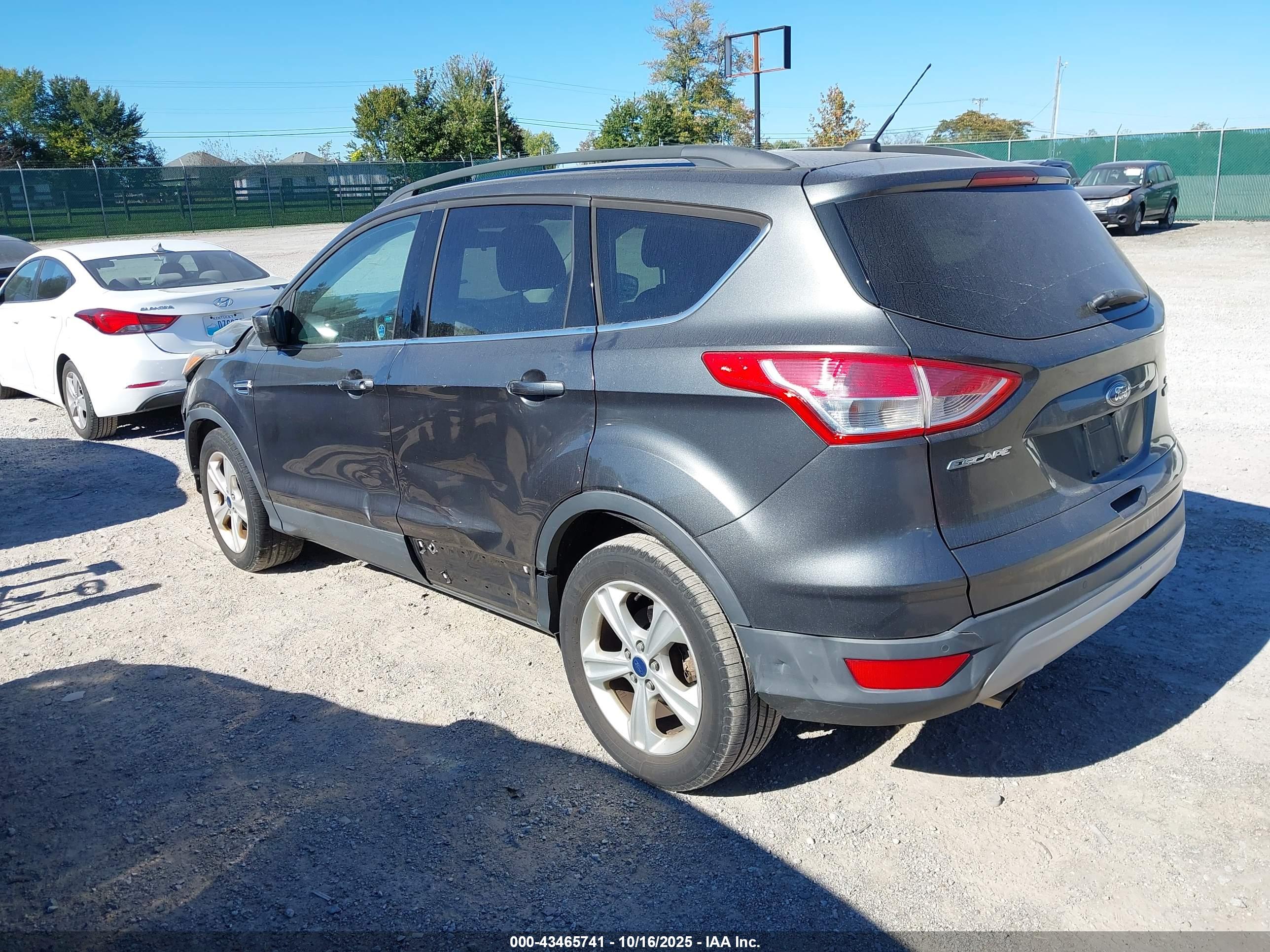 FORD ESCAPE image 3