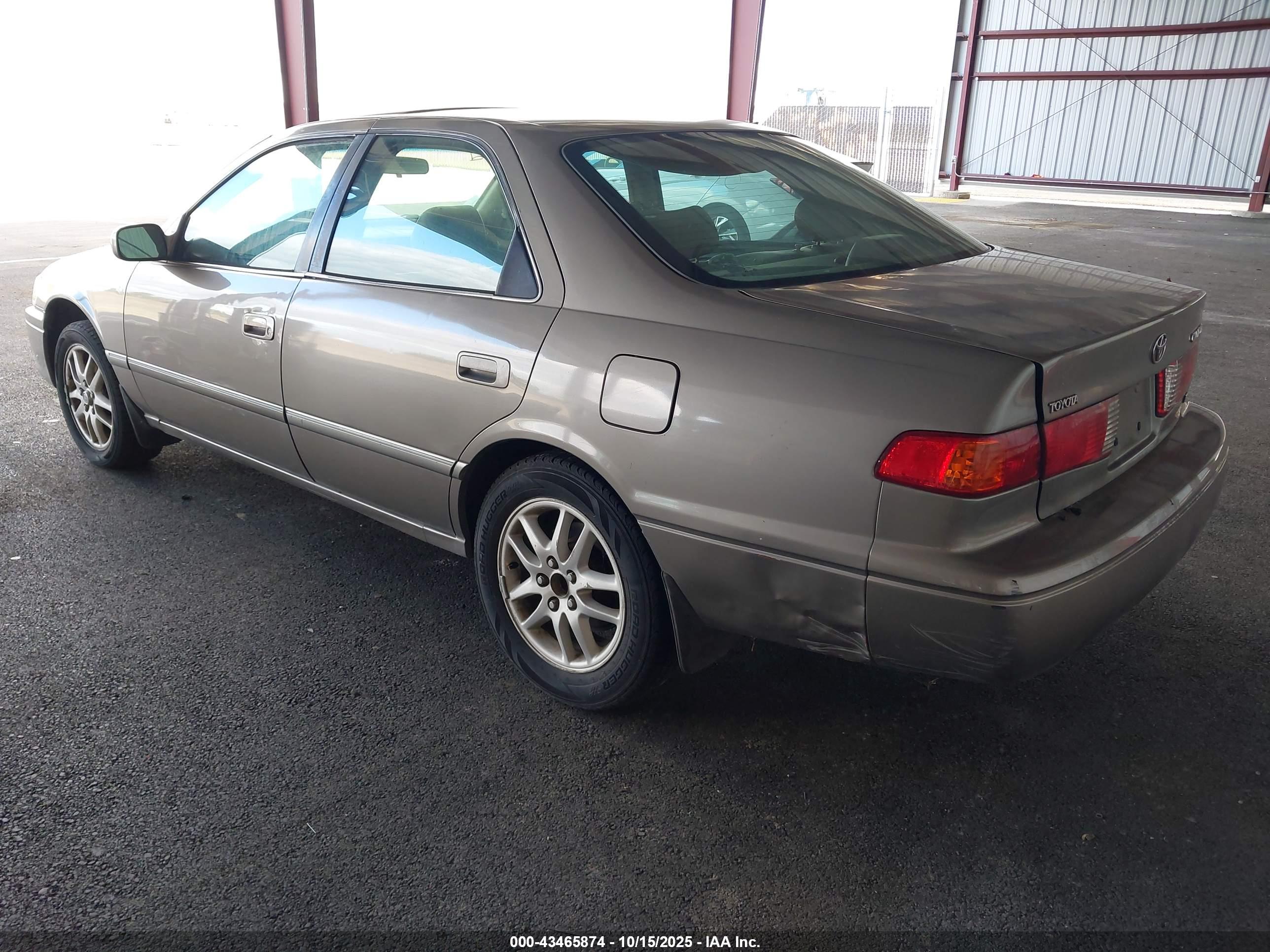 TOYOTA CAMRY image 3