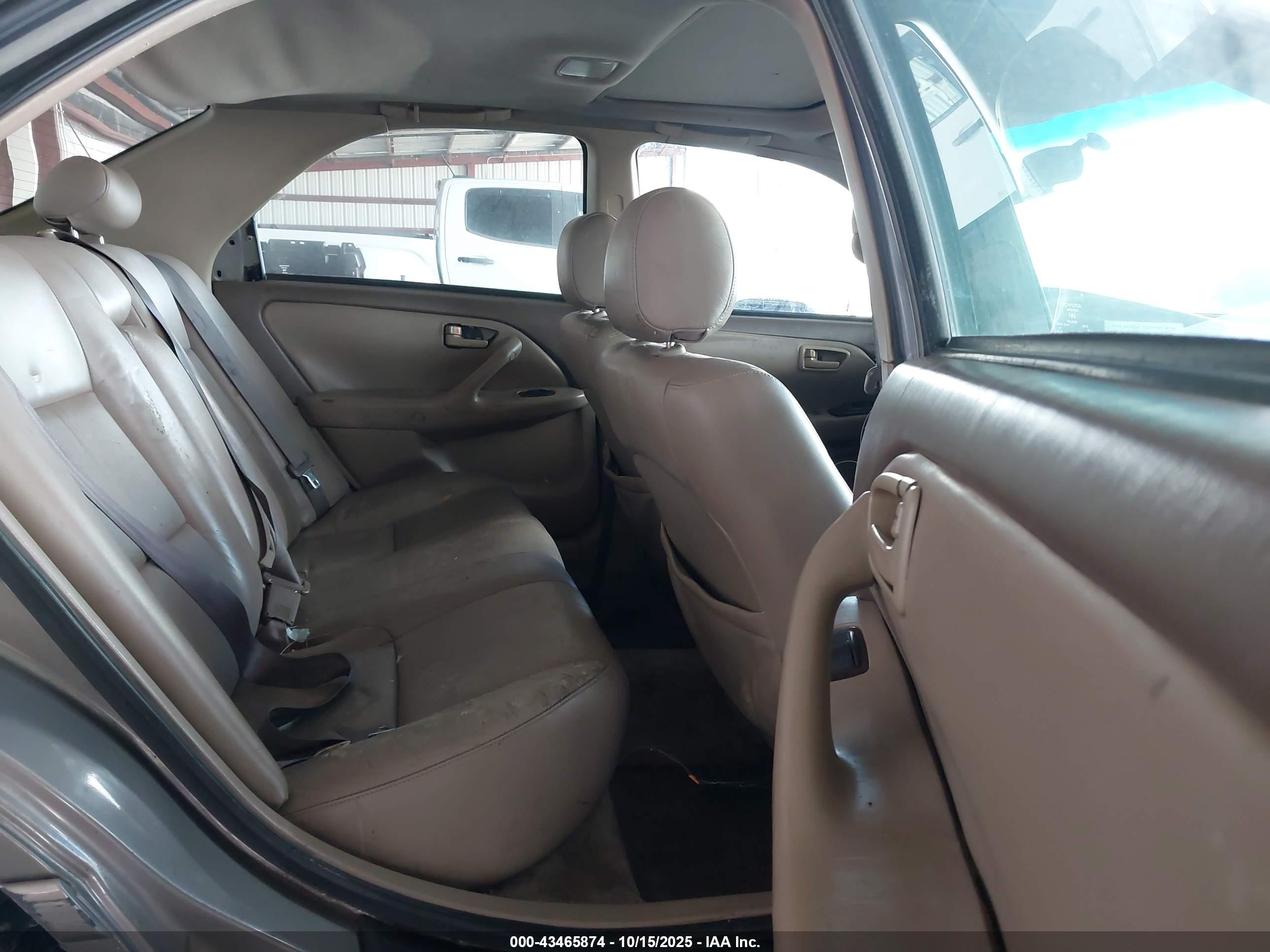TOYOTA CAMRY image 8