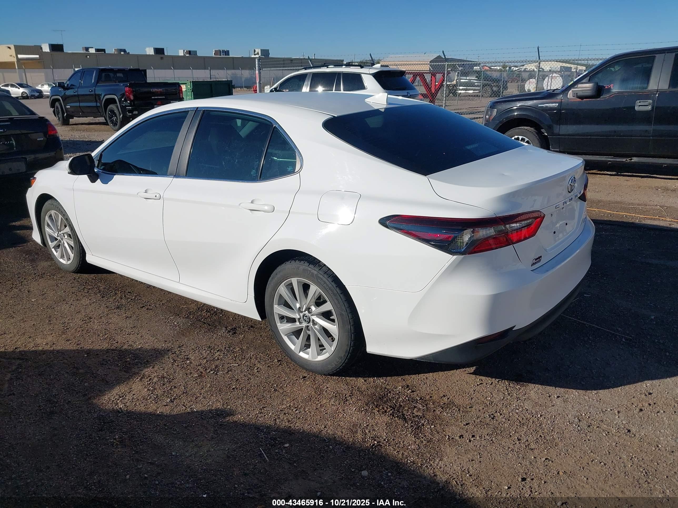 TOYOTA CAMRY image 3