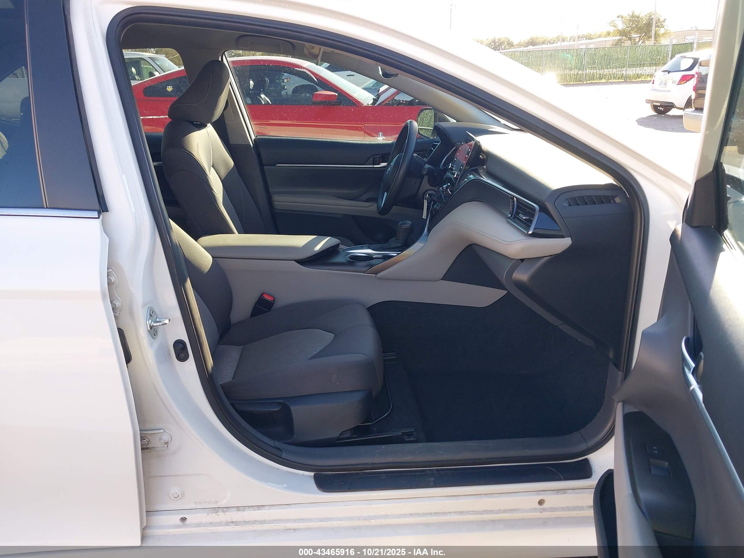TOYOTA CAMRY image 5