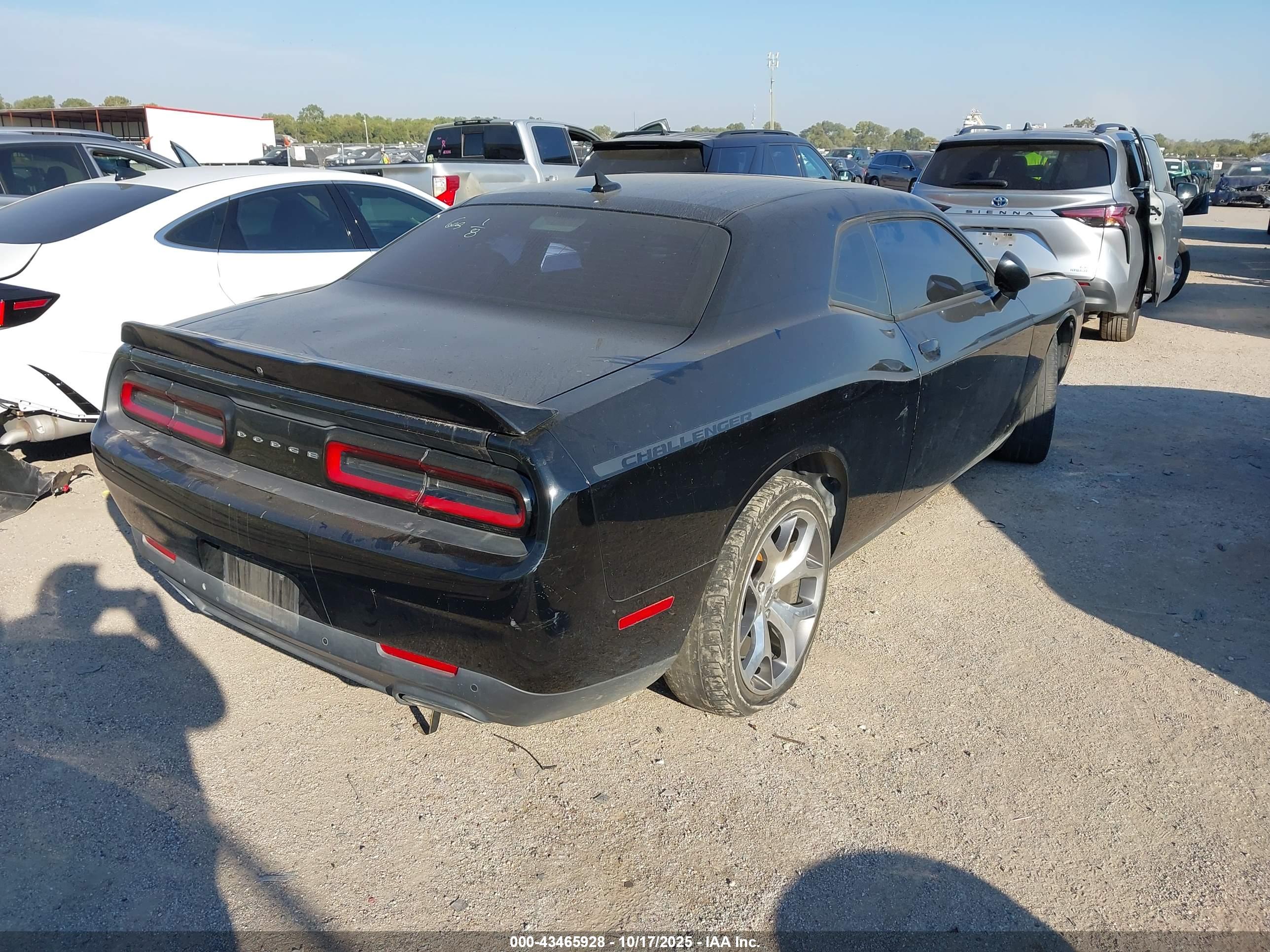 DODGE CHALLENGER image 4