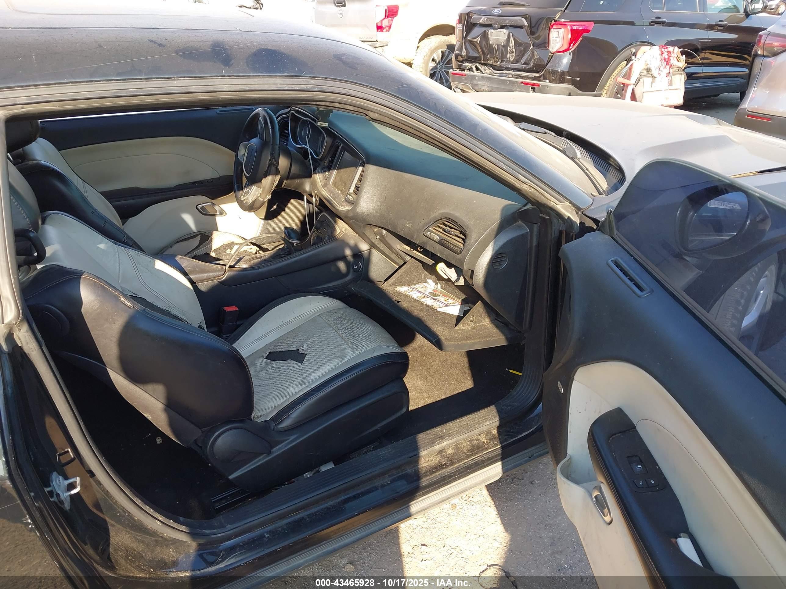 DODGE CHALLENGER image 5