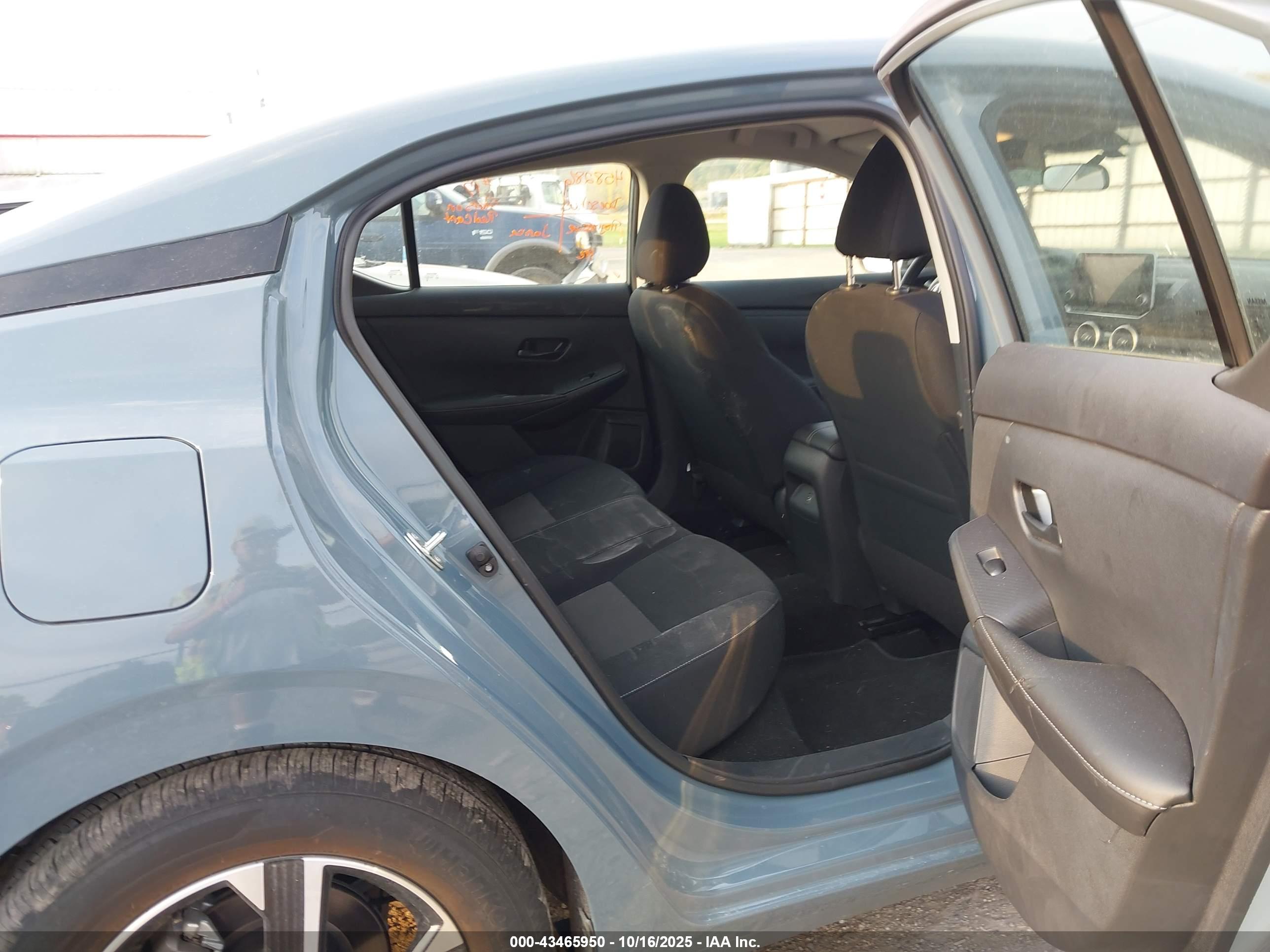 NISSAN SENTRA image 8