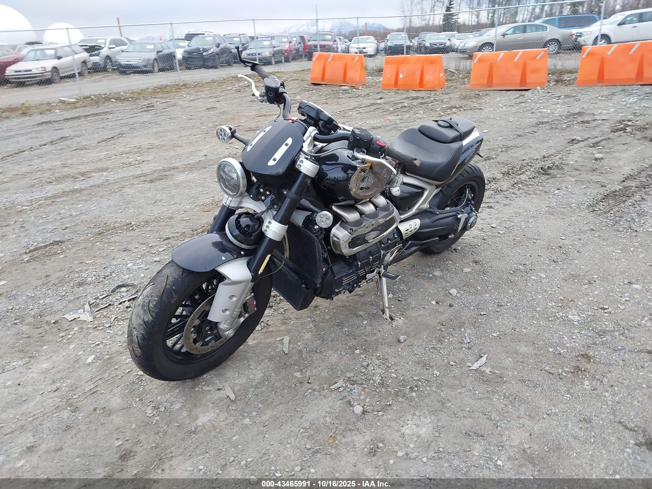 TRIUMPH MOTORCYCLE image 2