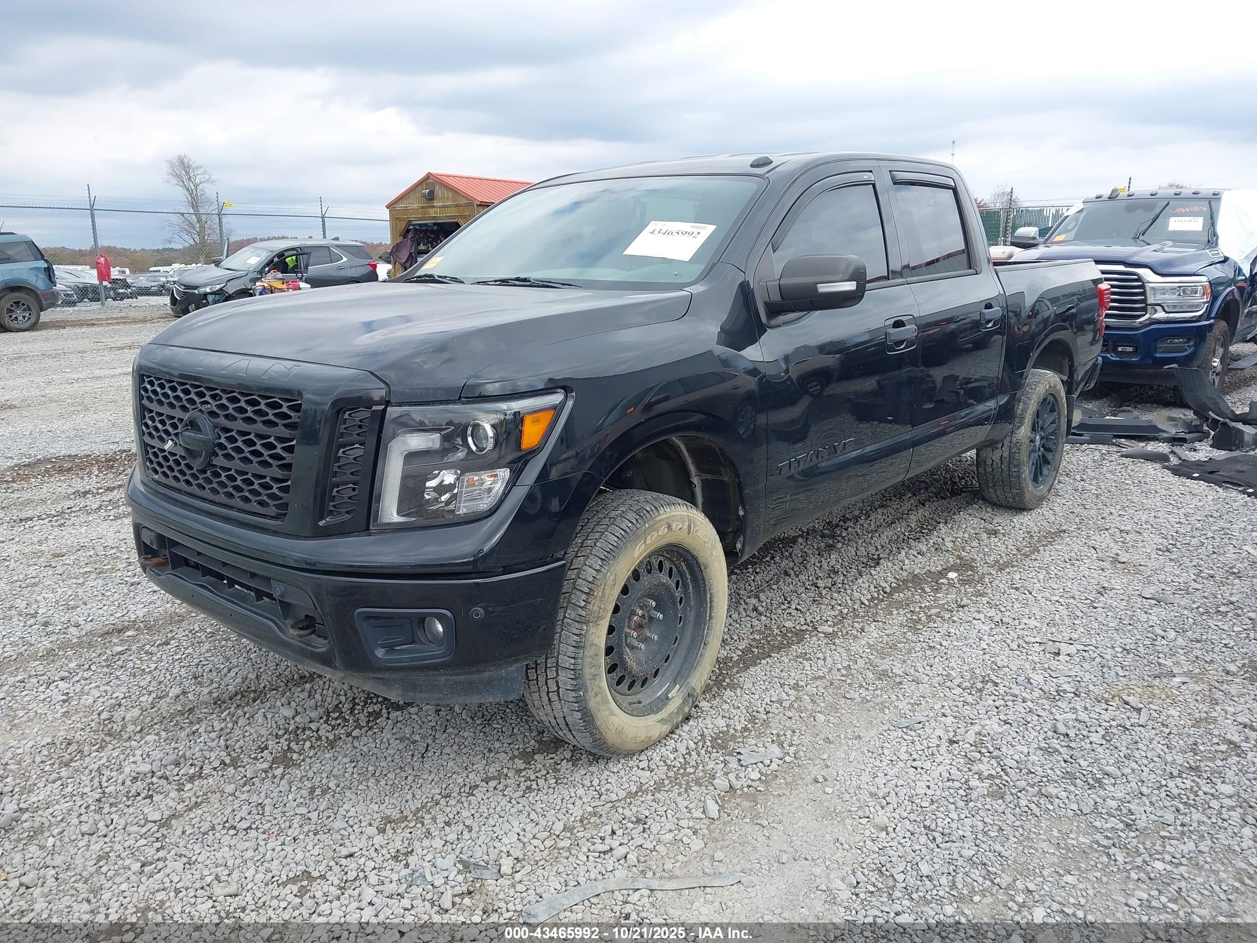 NISSAN TITAN image 2