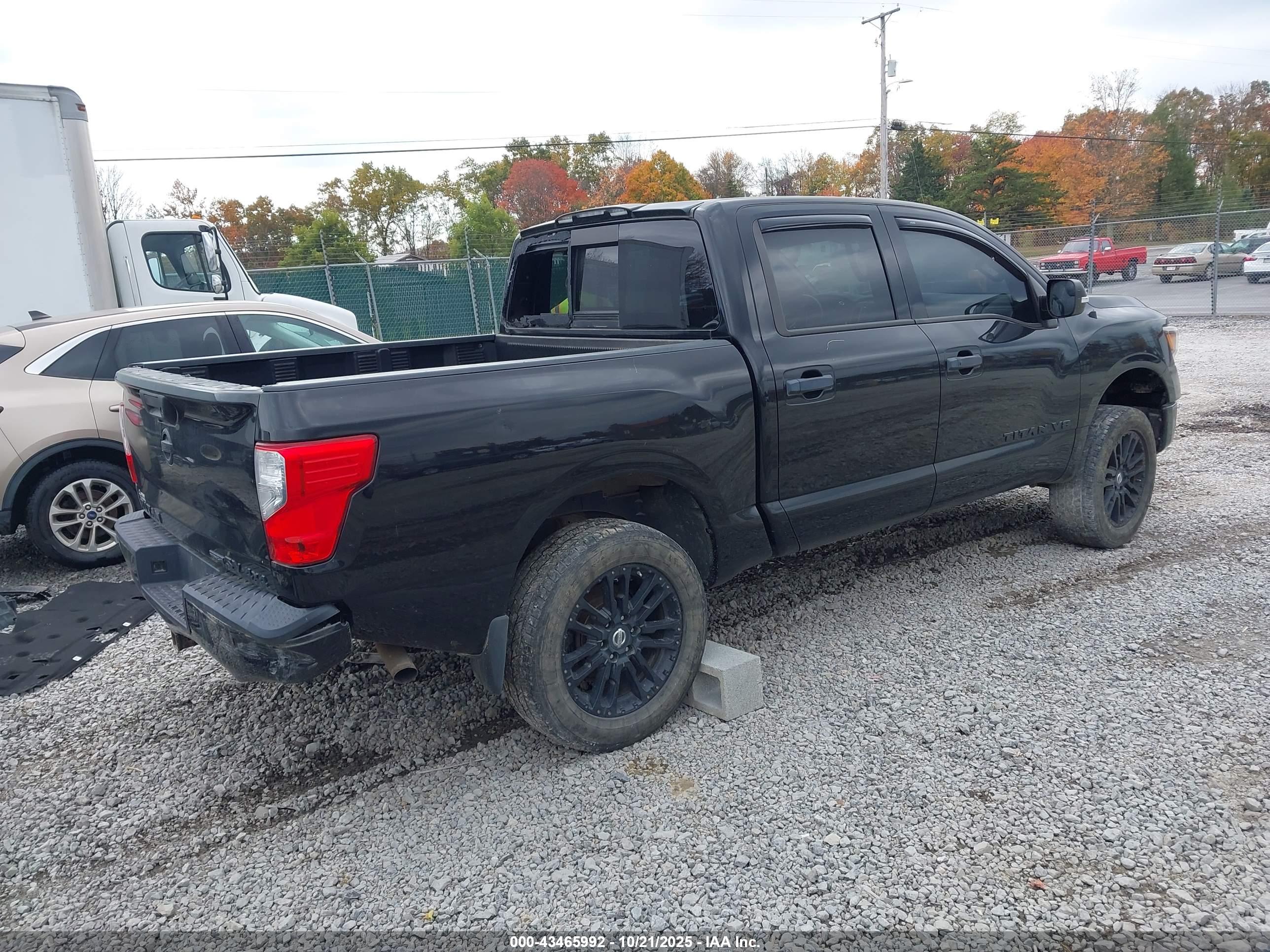 NISSAN TITAN image 4