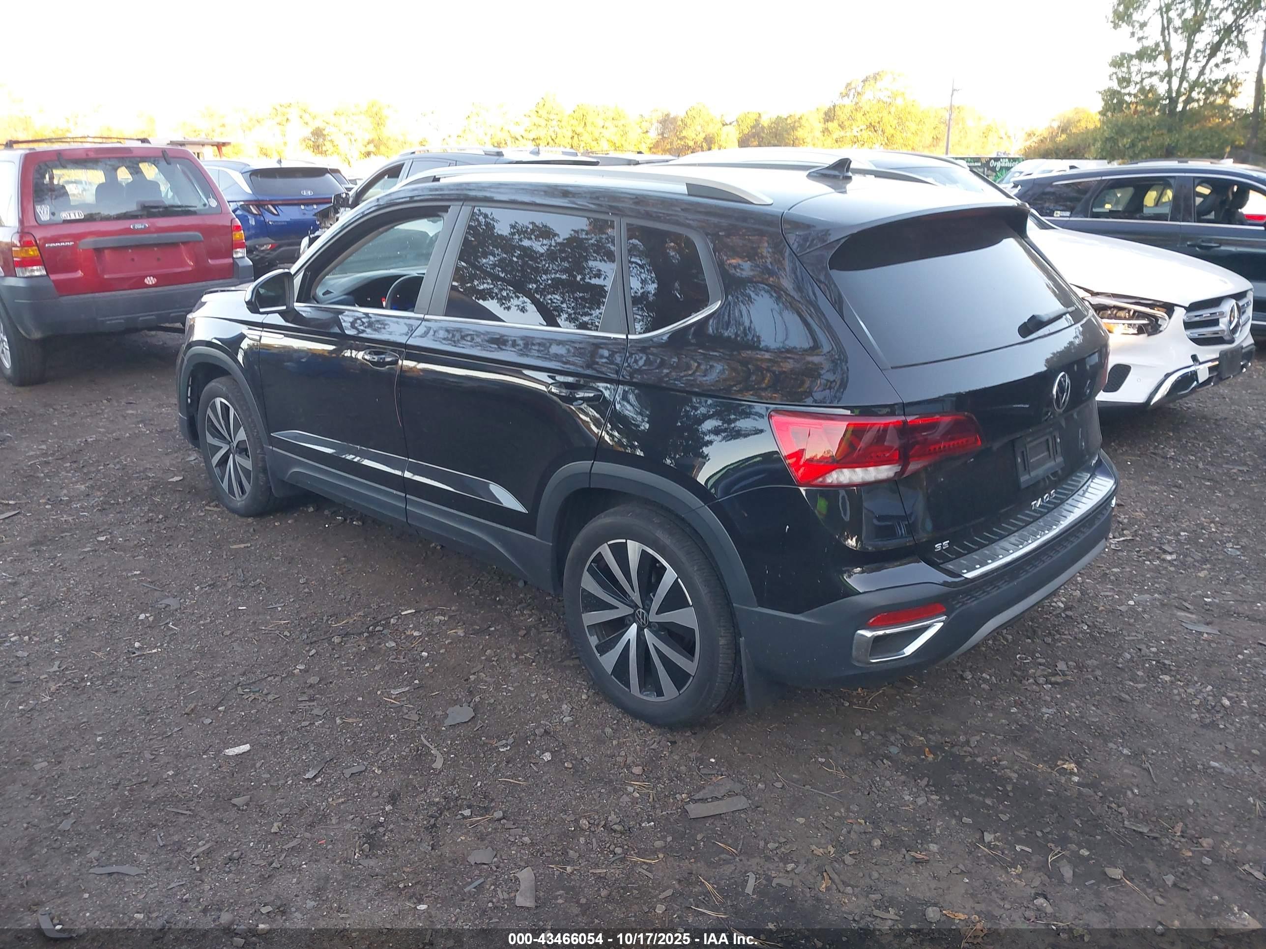 VOLKSWAGEN TAOS image 3