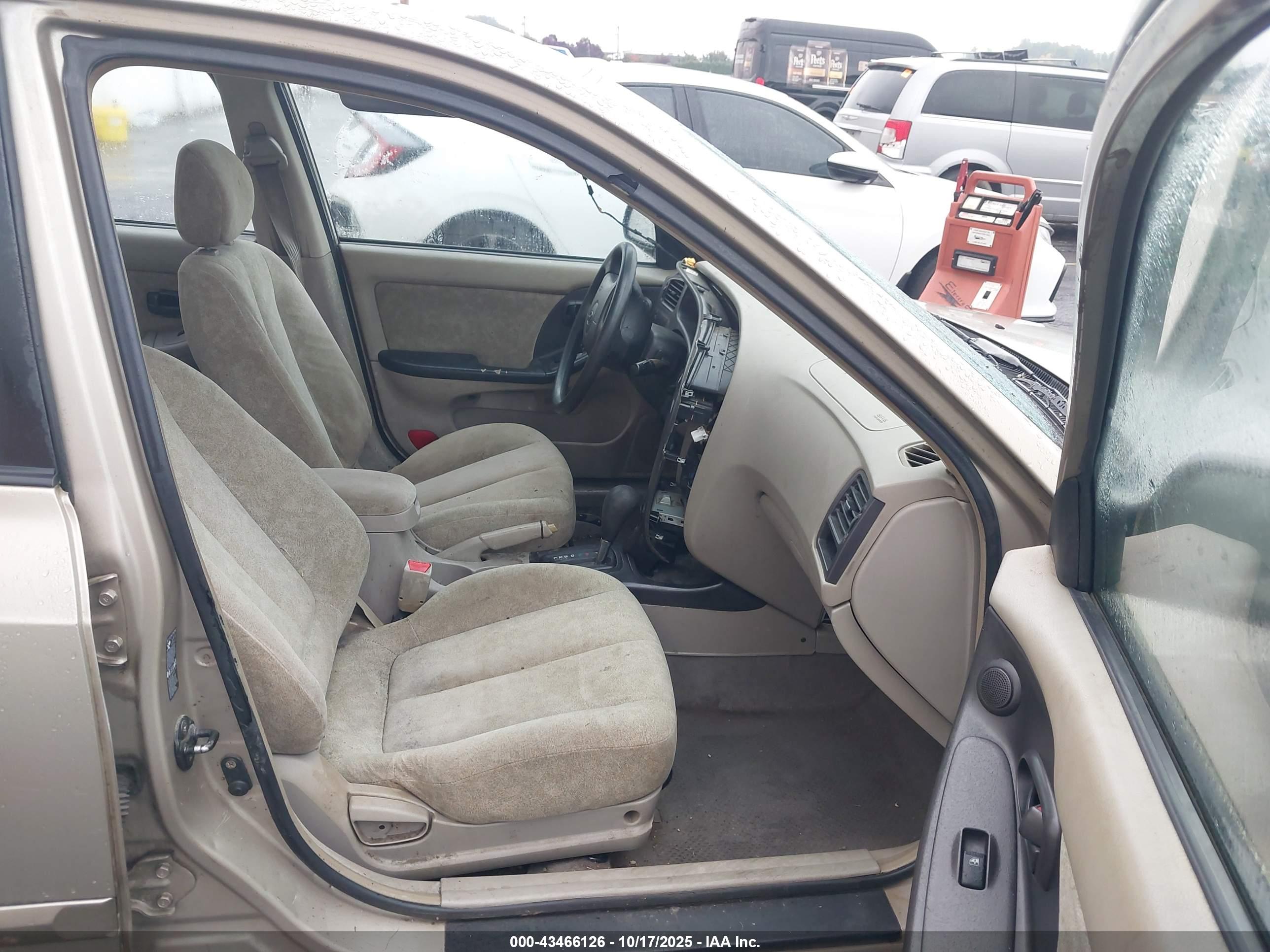 HYUNDAI ELANTRA image 5