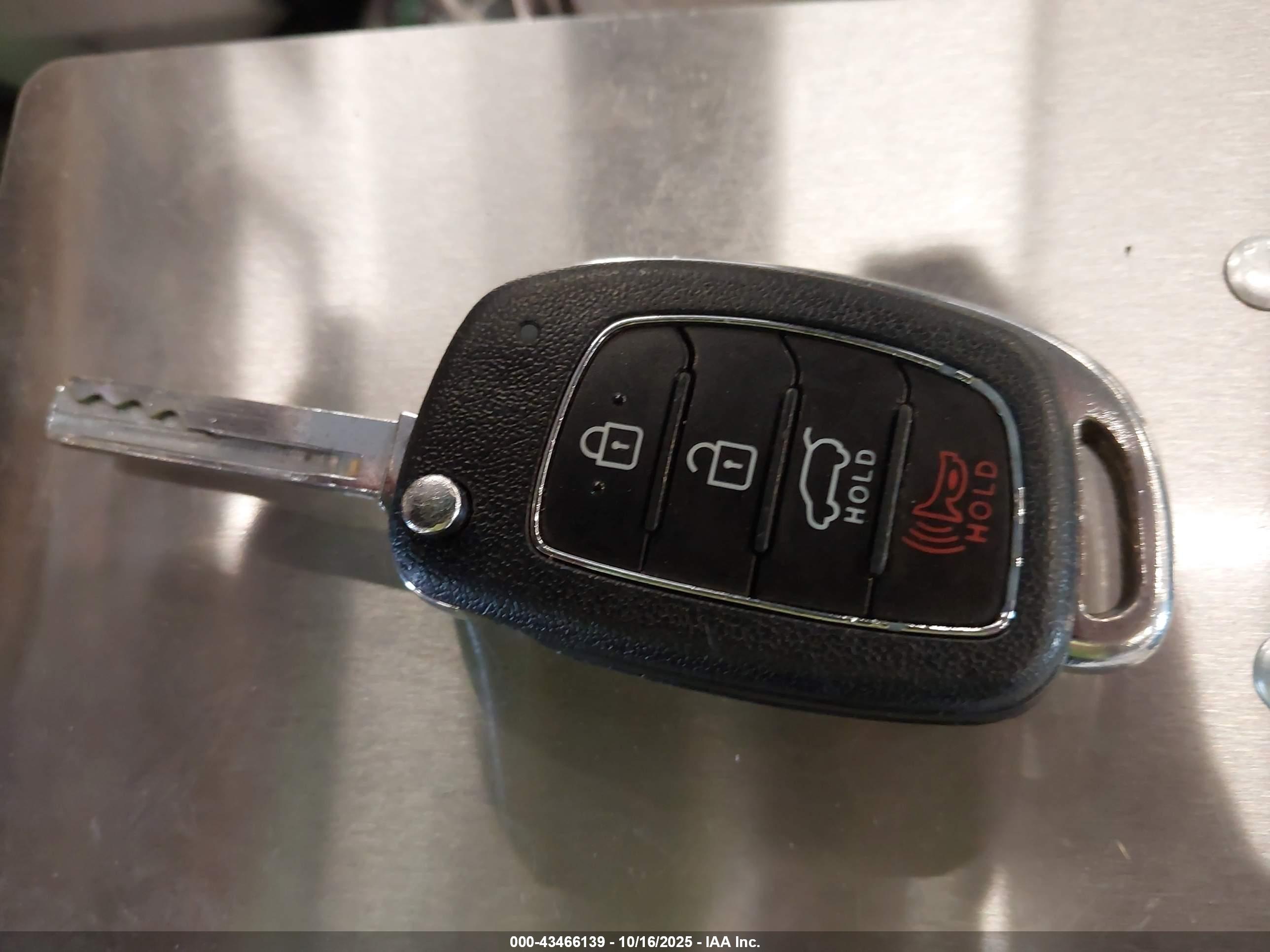HYUNDAI SANTA image 11