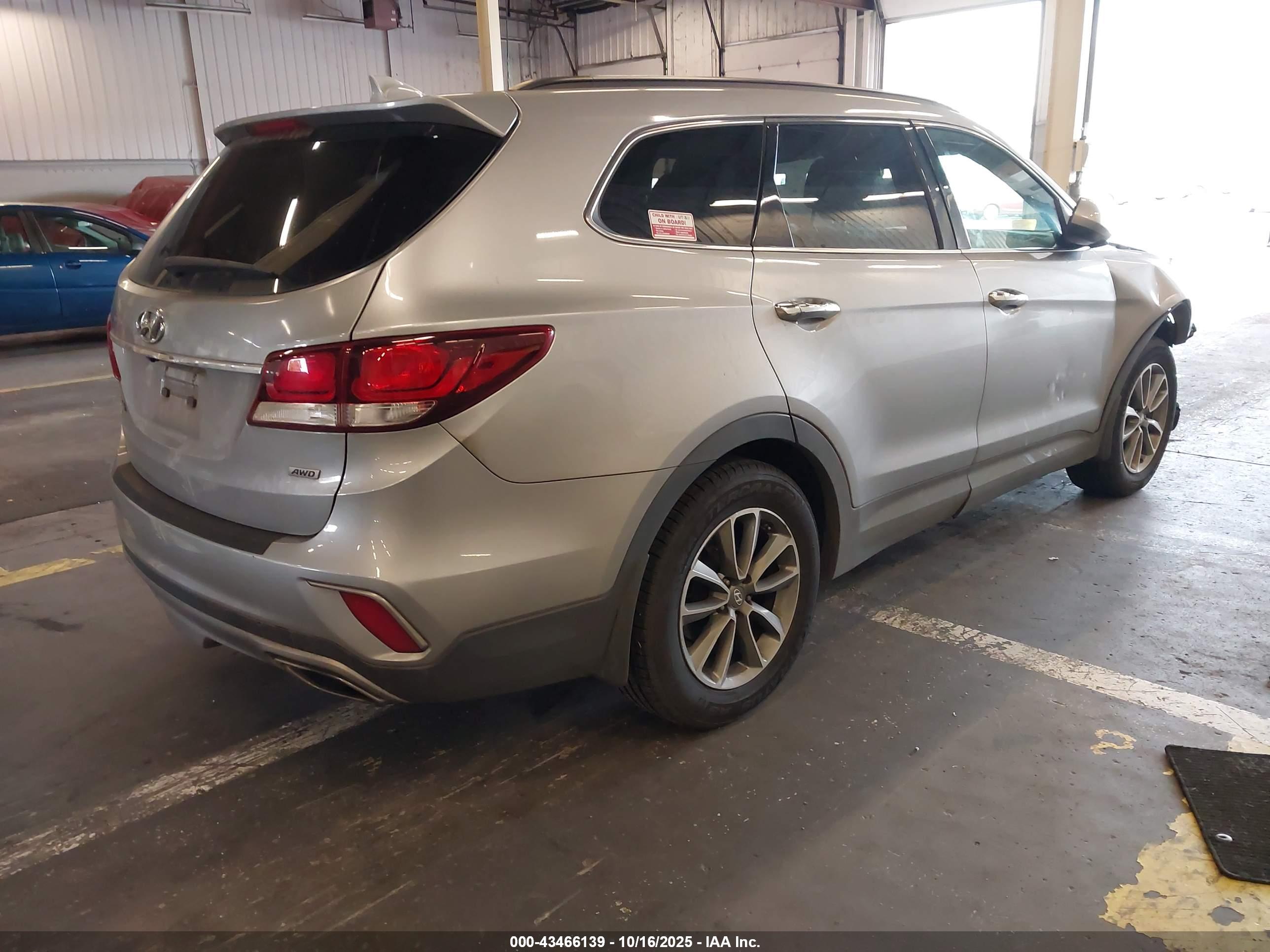 HYUNDAI SANTA image 4