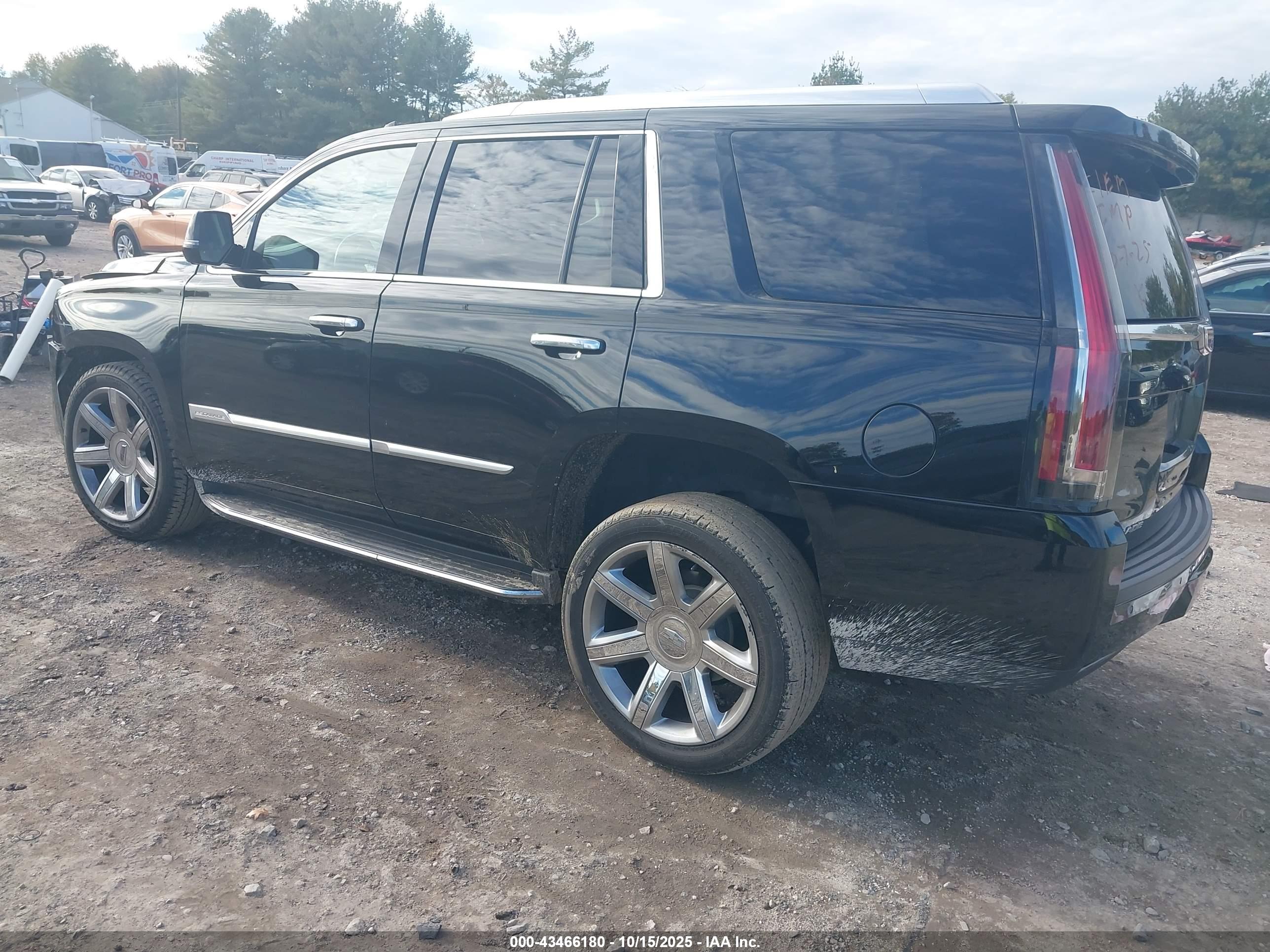 CADILLAC ESCALADE image 3