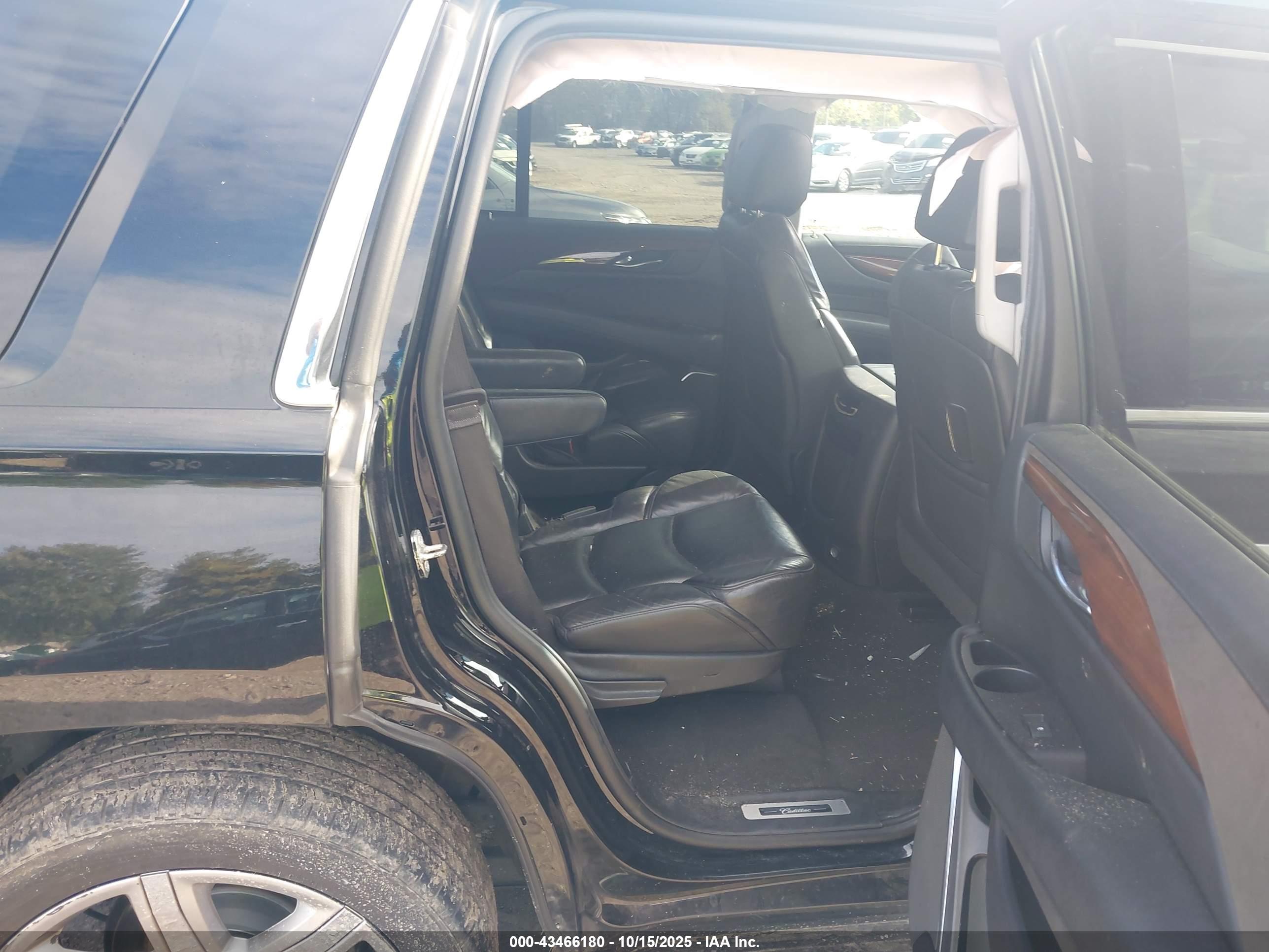CADILLAC ESCALADE image 8