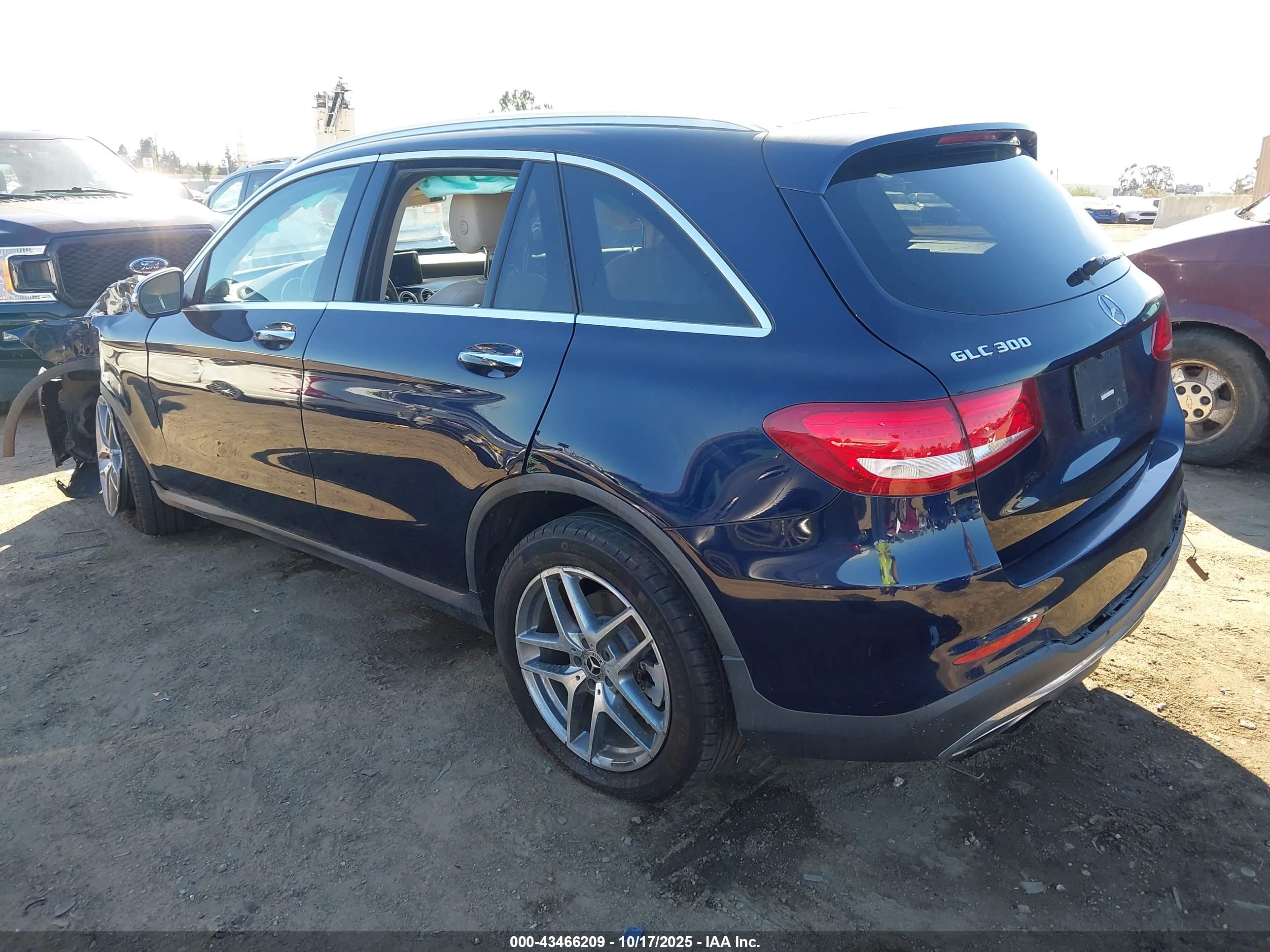 MERCEDES-BENZ GLC image 3