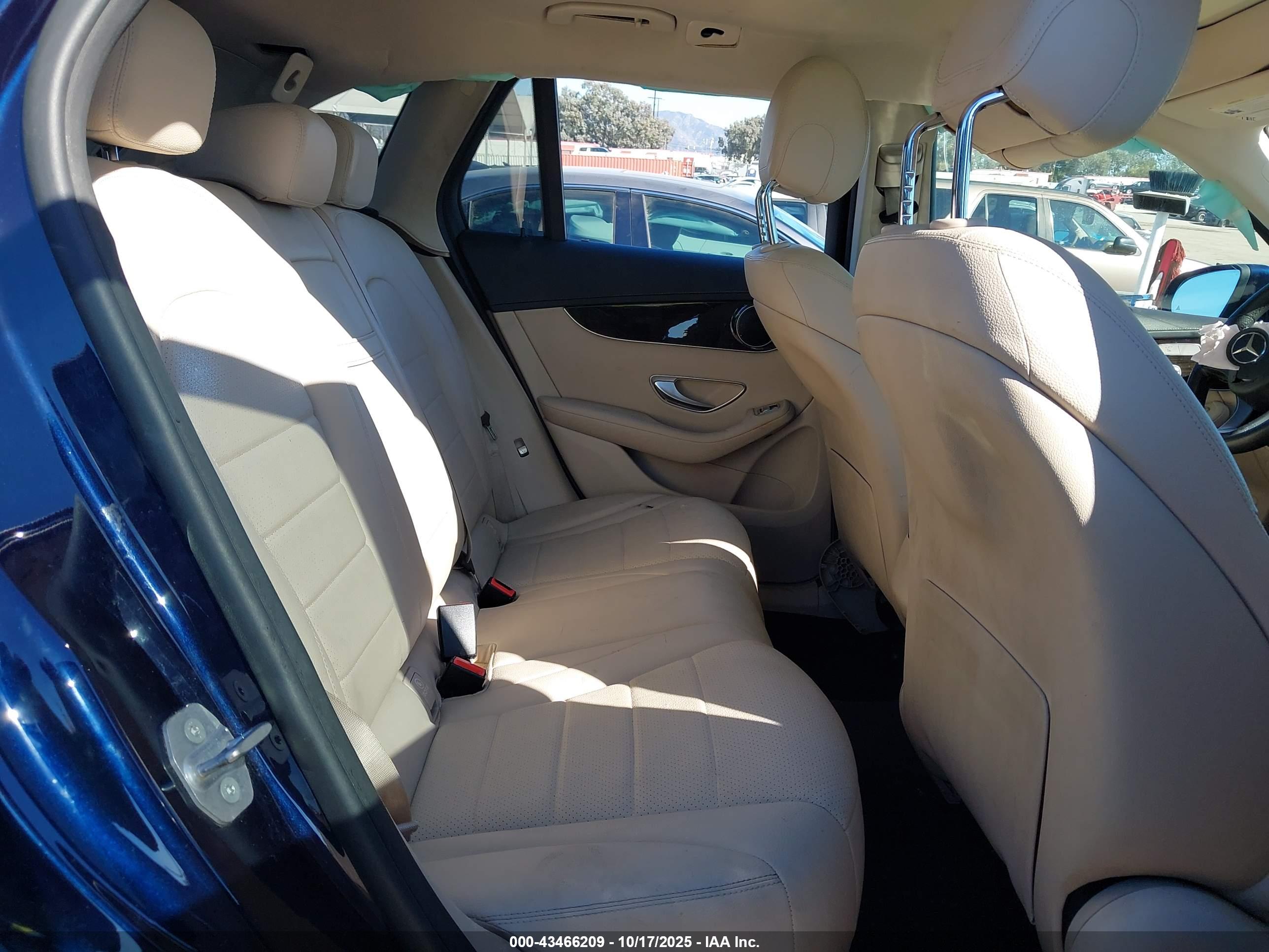 MERCEDES-BENZ GLC image 8