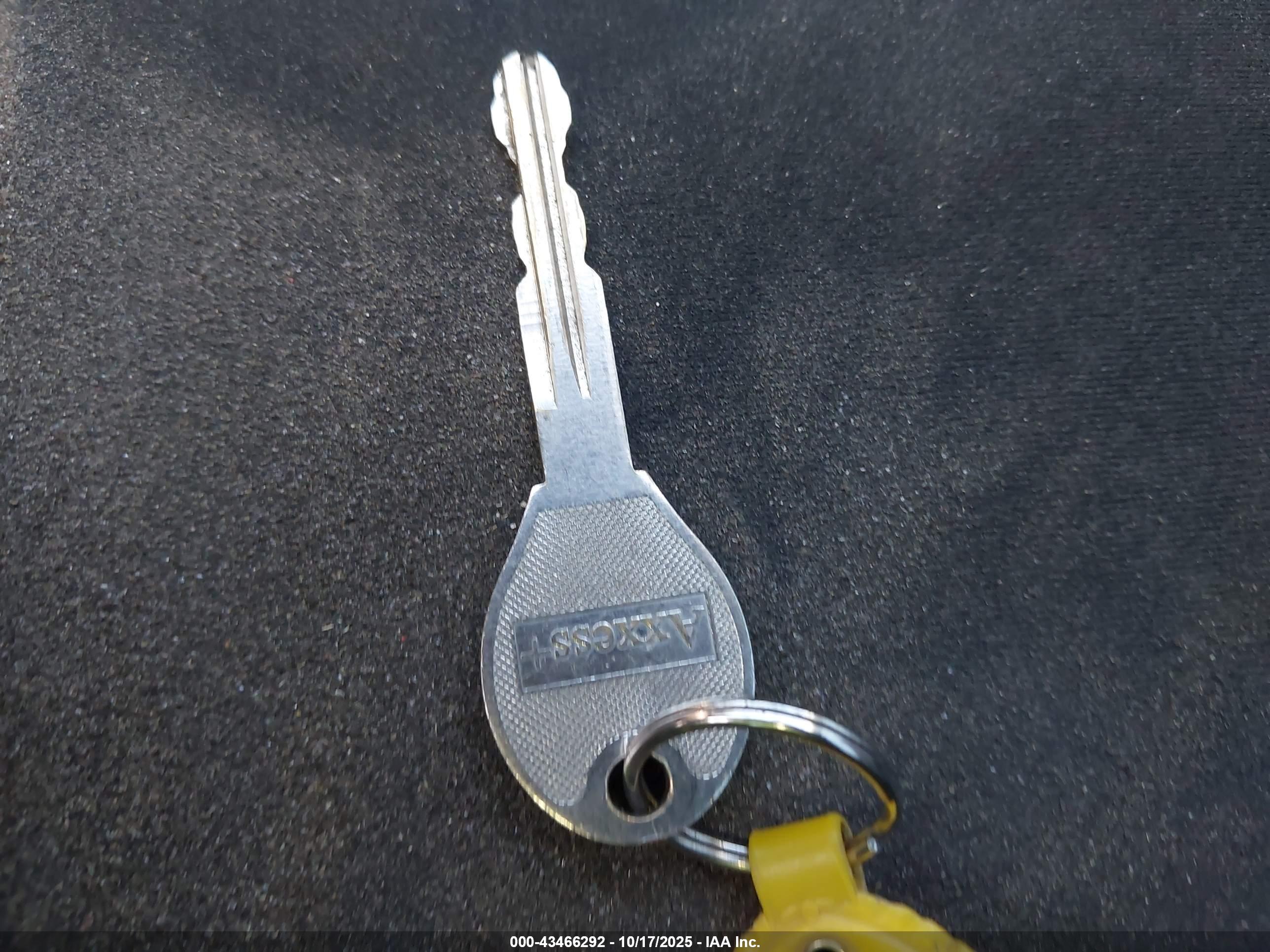 NISSAN VERSA image 11