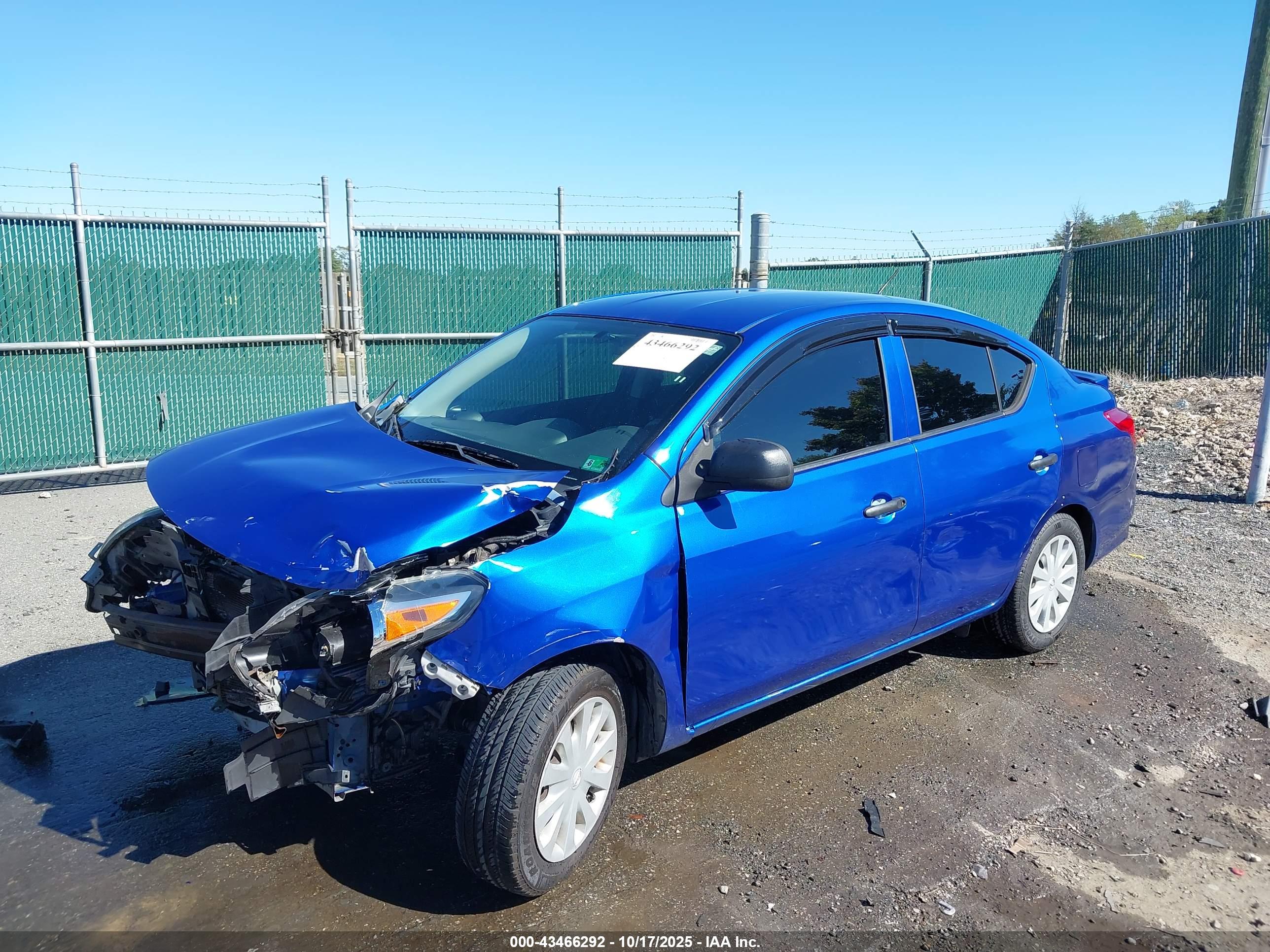 NISSAN VERSA image 2