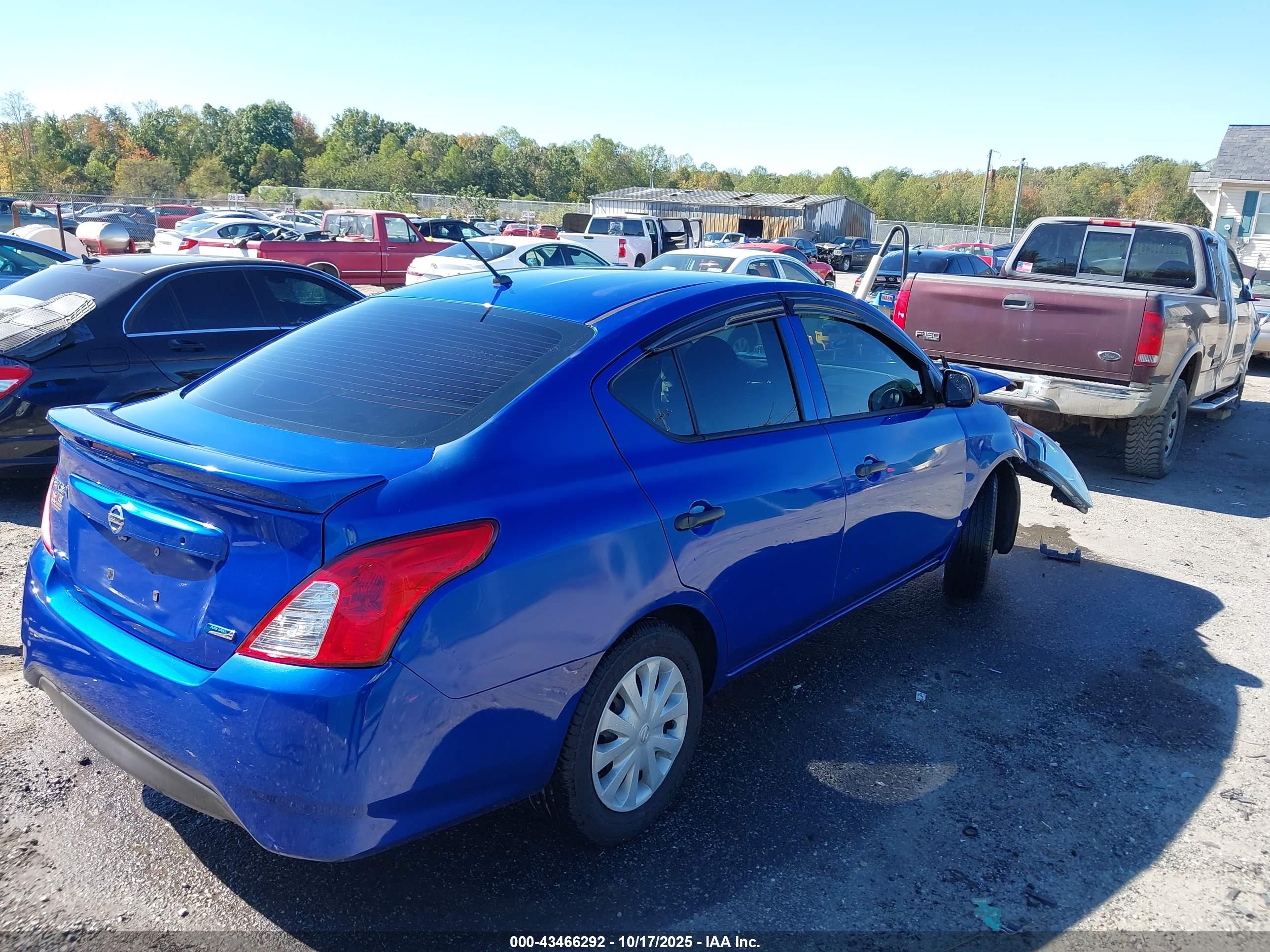NISSAN VERSA image 4