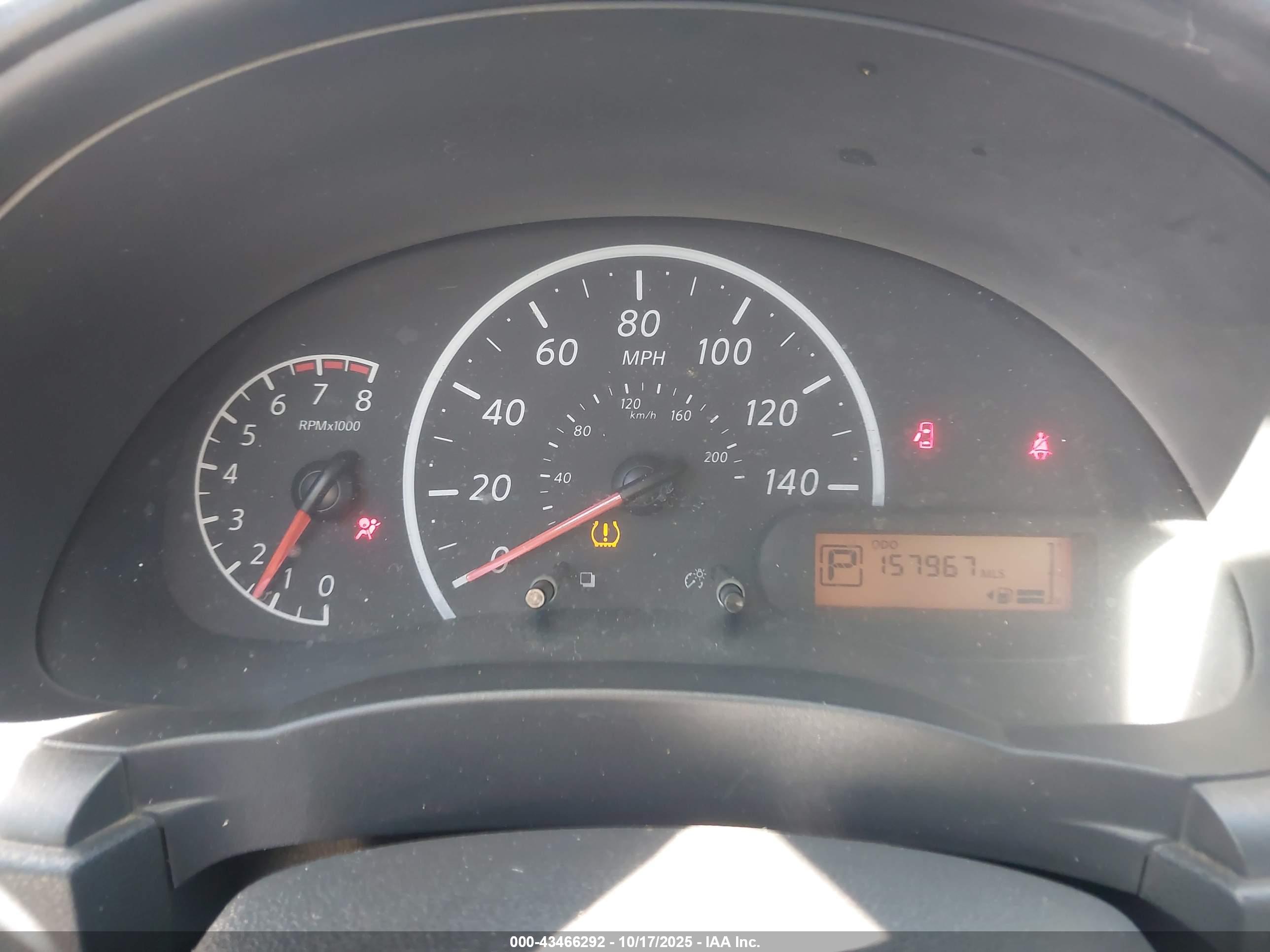 NISSAN VERSA image 7
