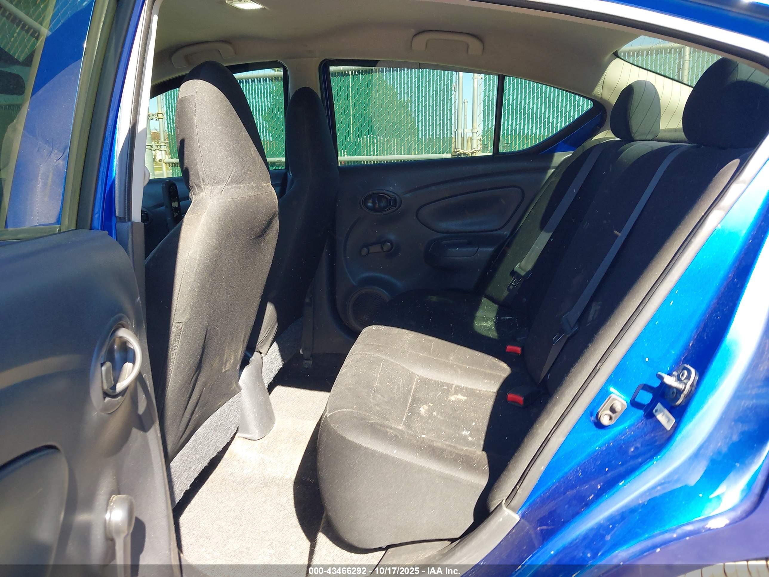 NISSAN VERSA image 8