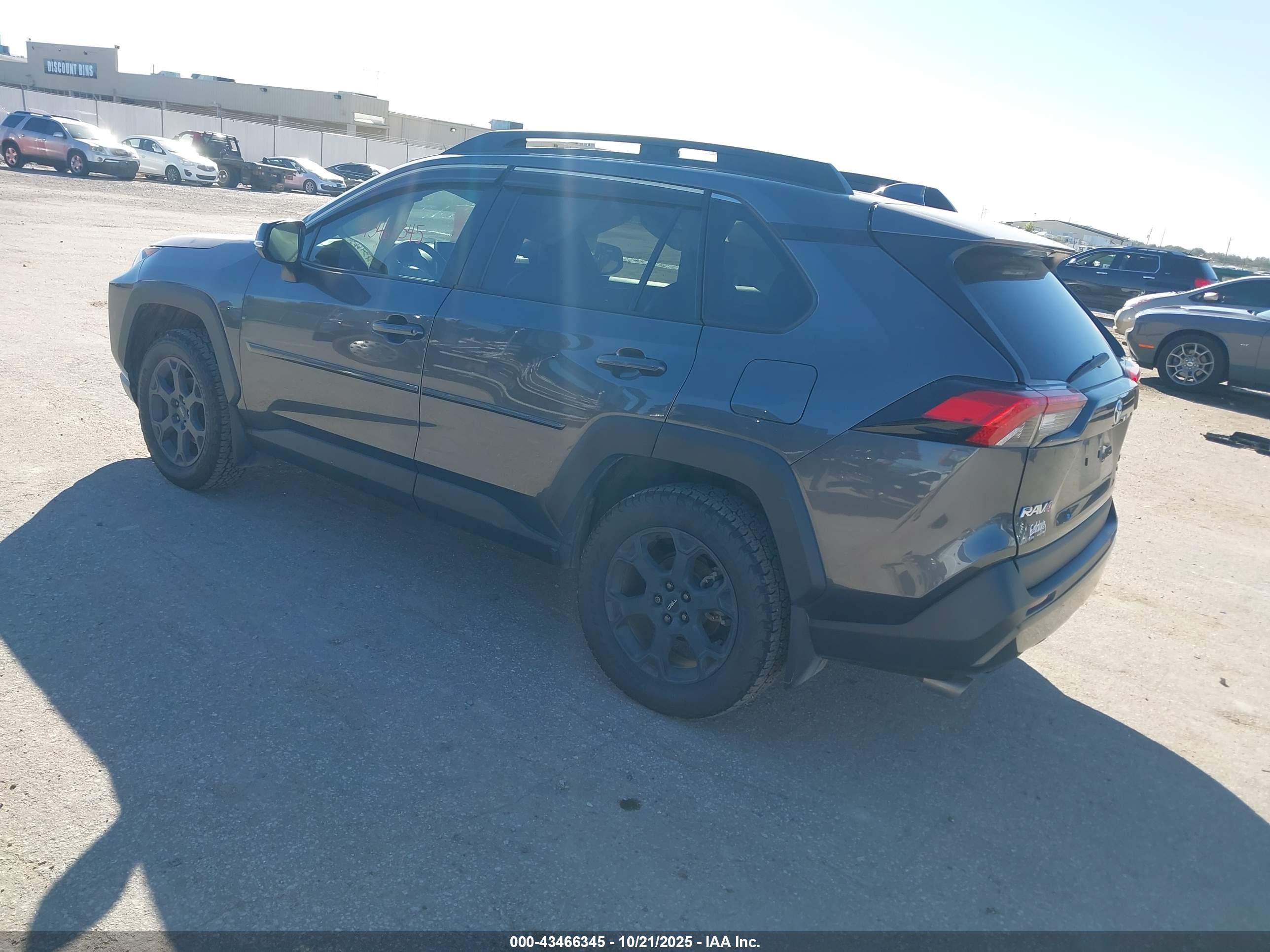 TOYOTA RAV4 image 3