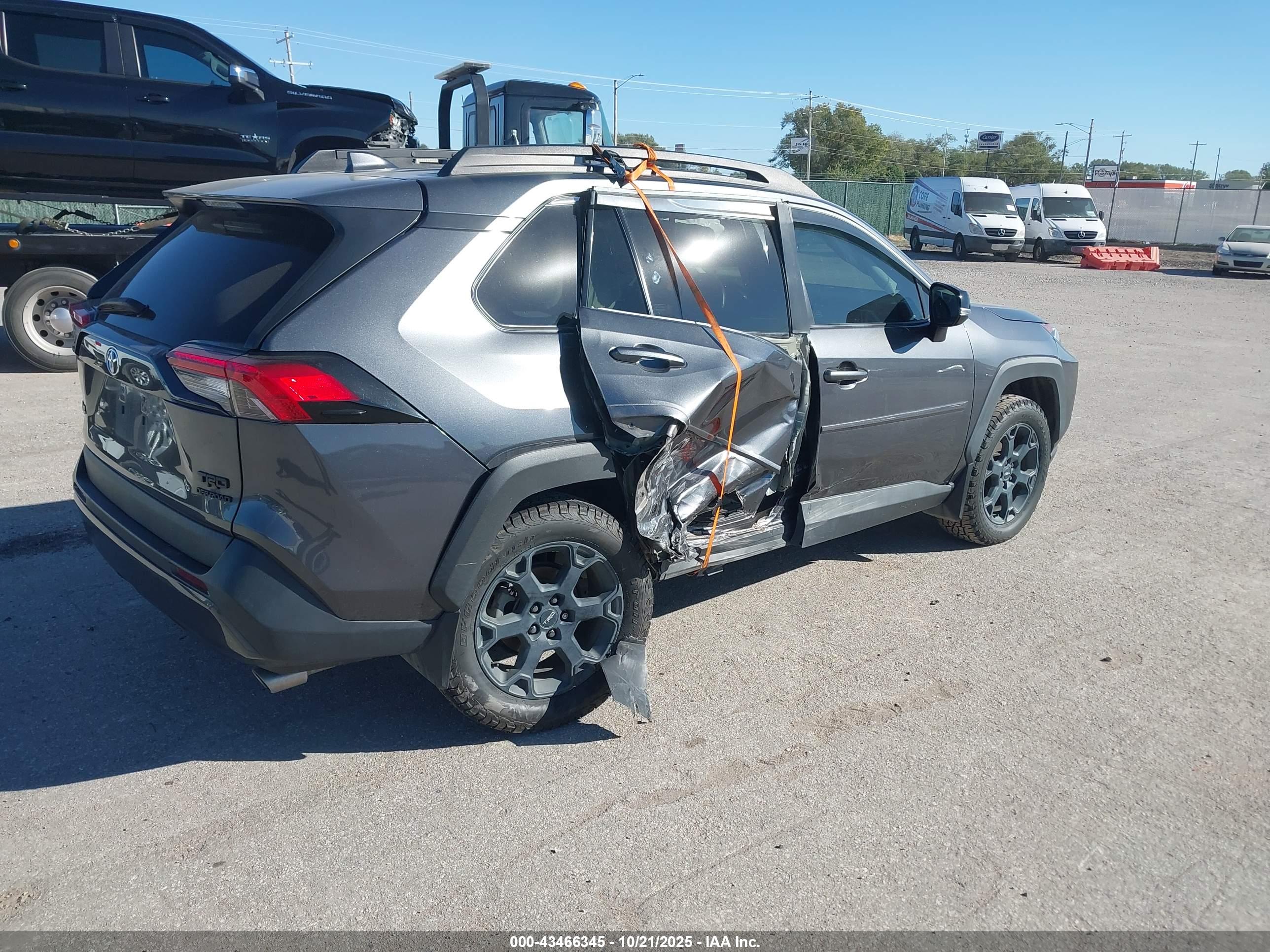 TOYOTA RAV4 image 4