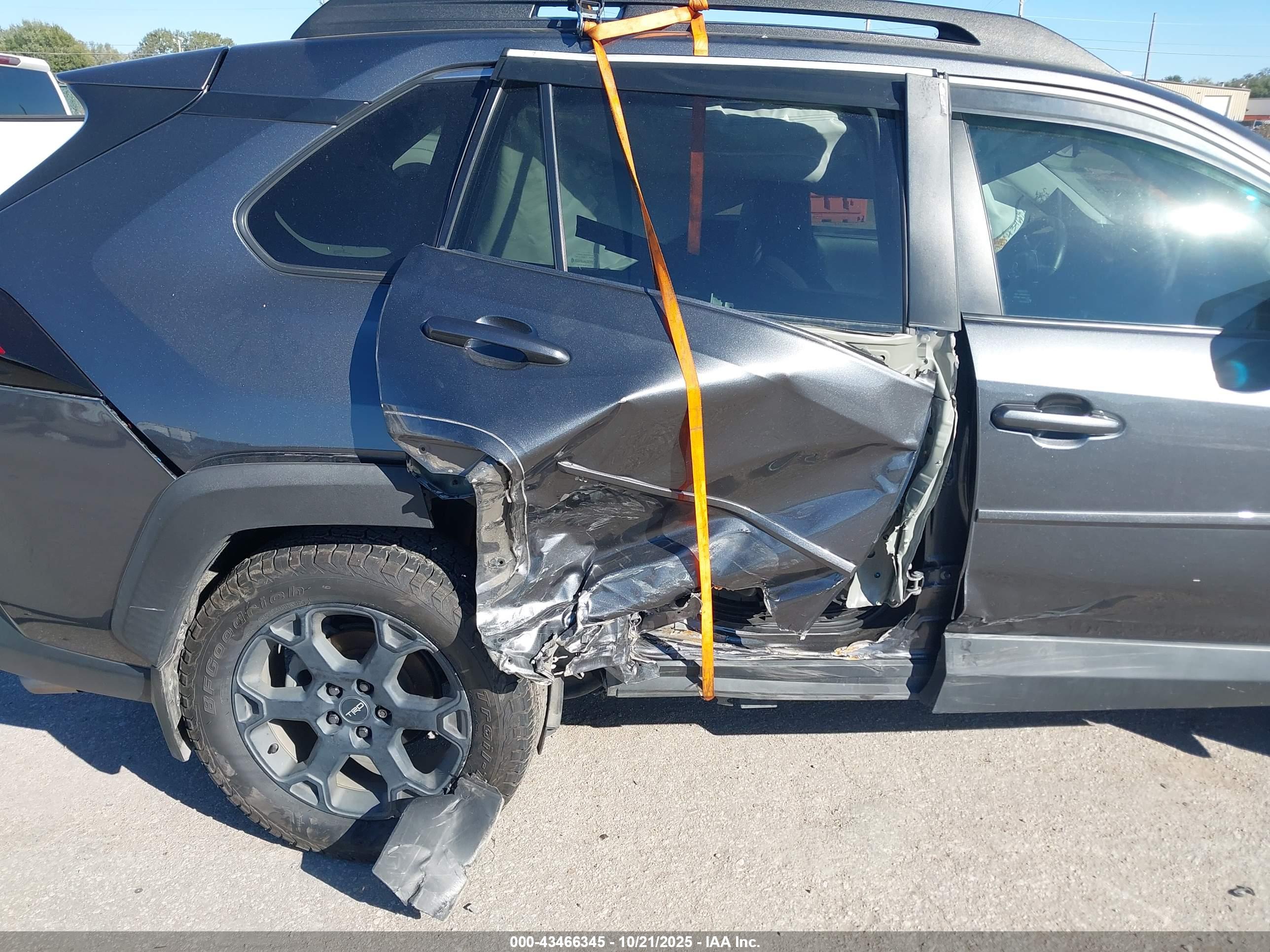 TOYOTA RAV4 image 6