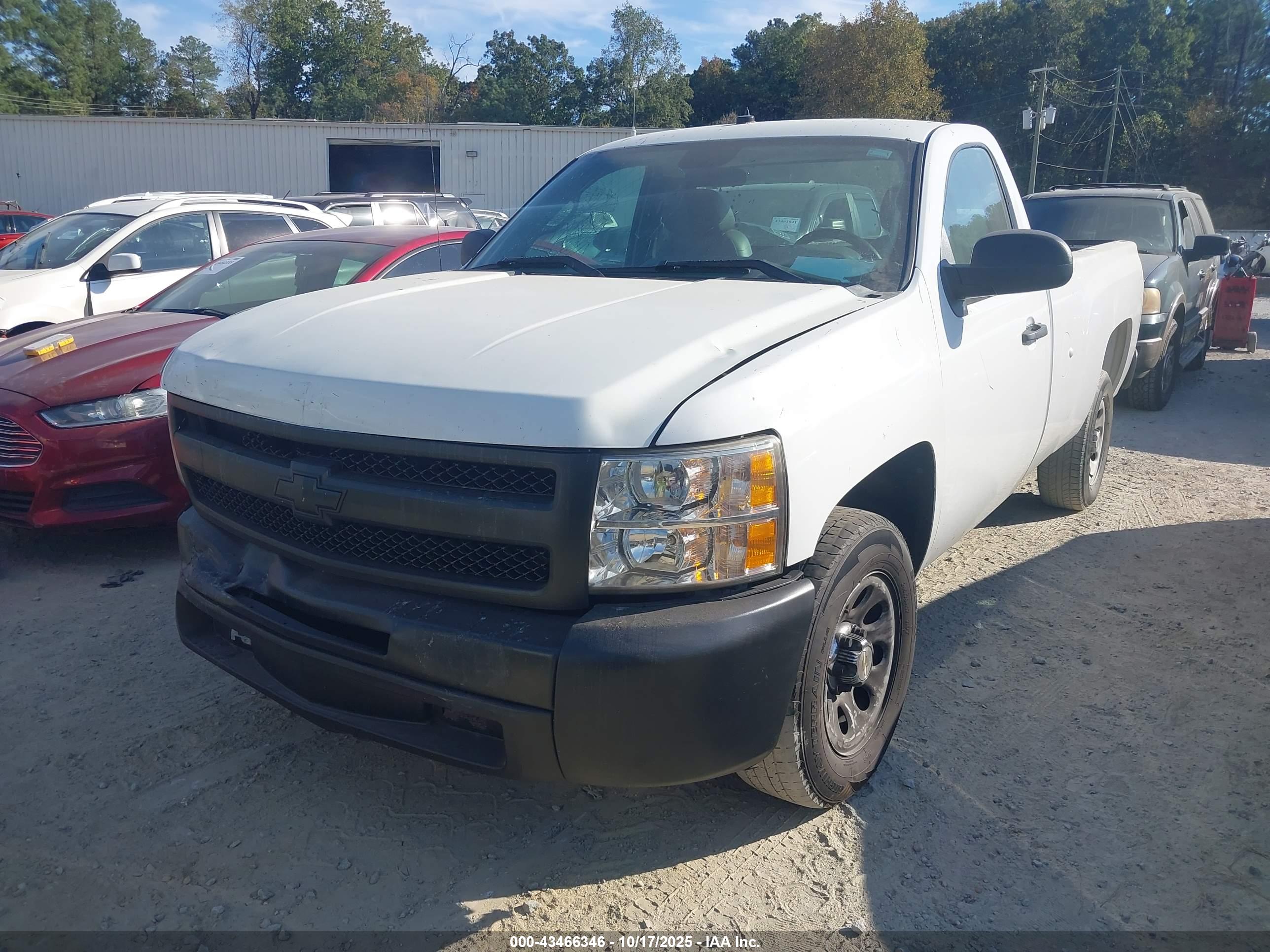 CHEVROLET SILVERADO image 2