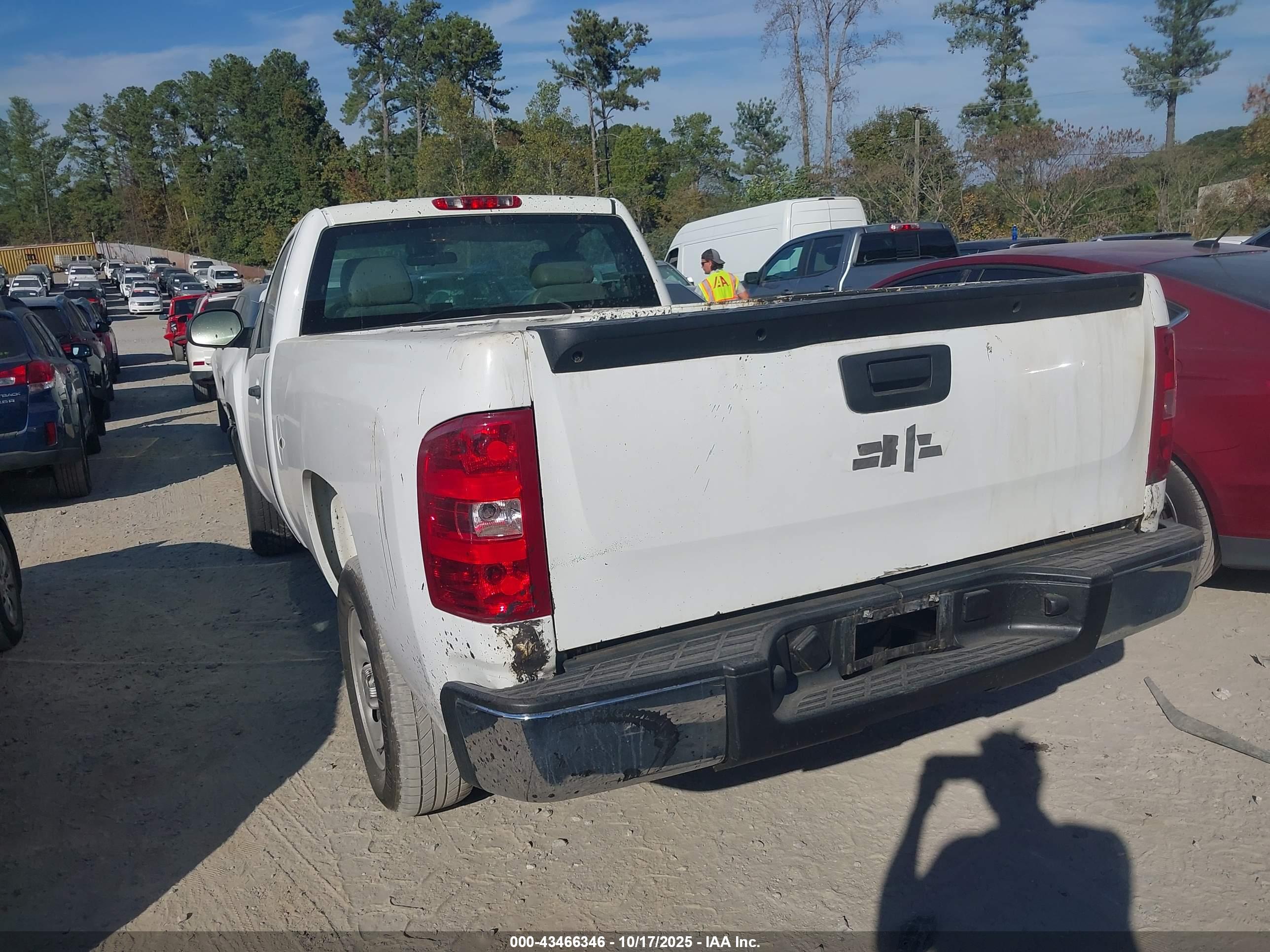 CHEVROLET SILVERADO image 3