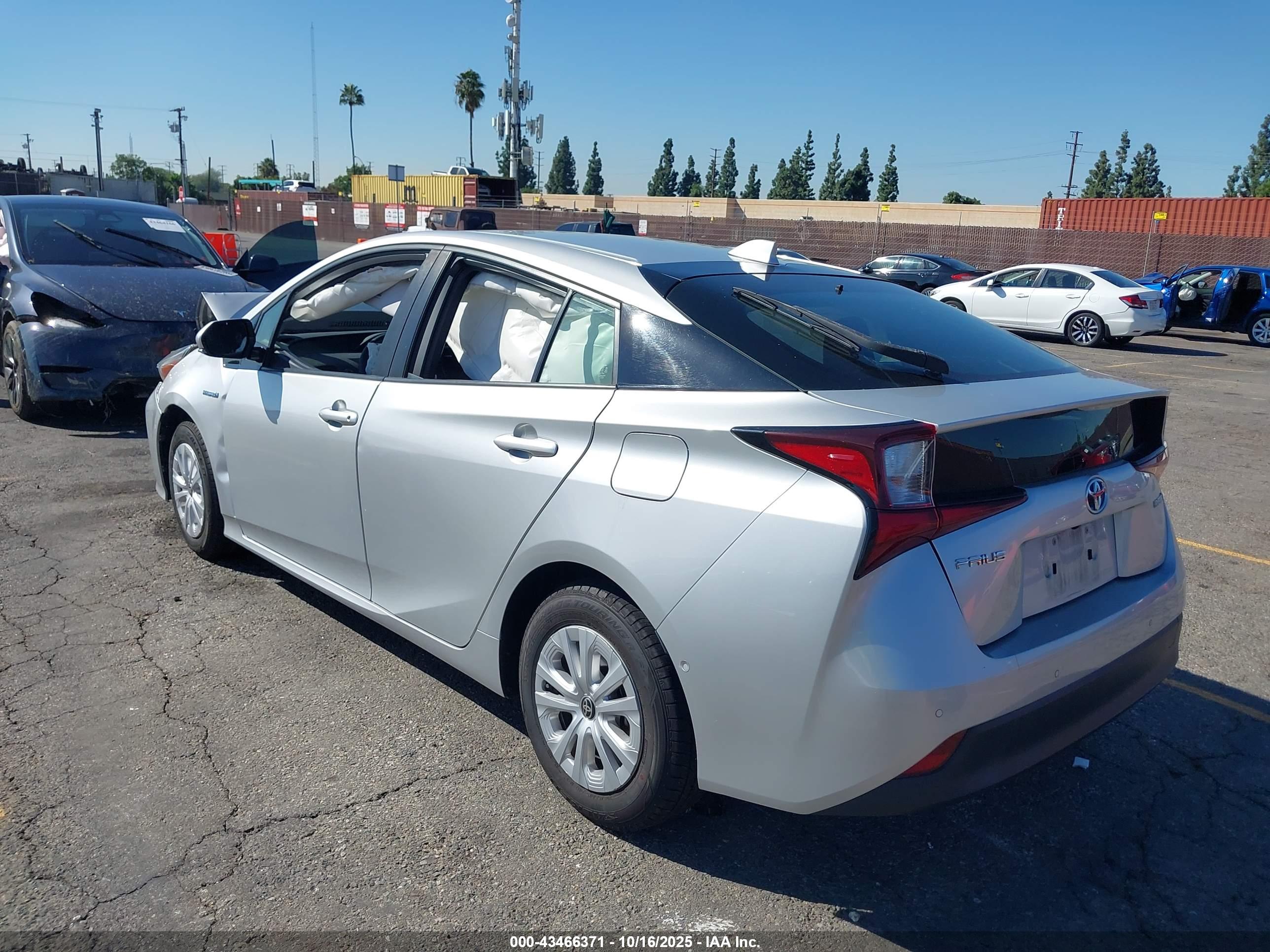 TOYOTA PRIUS image 3