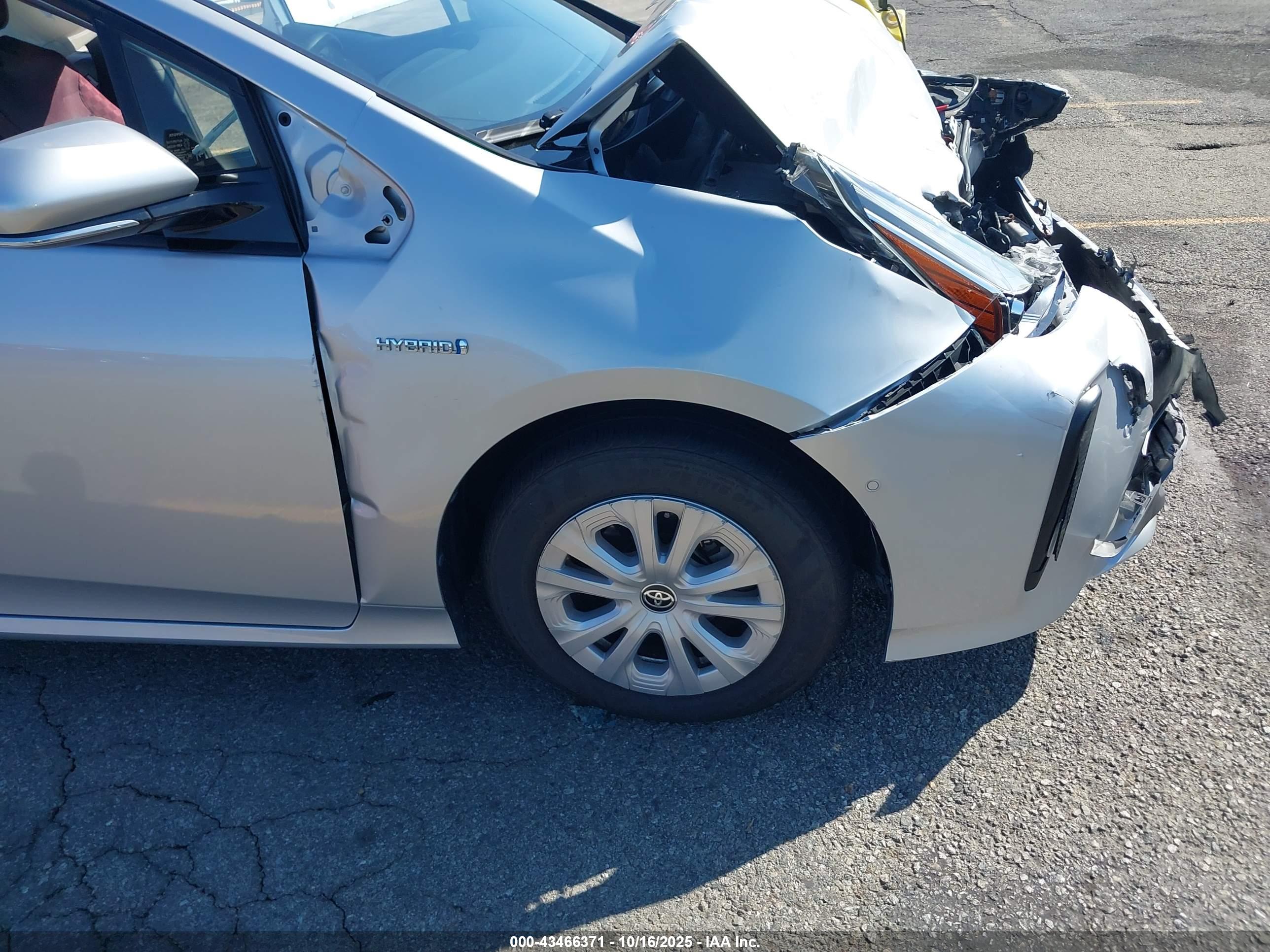 TOYOTA PRIUS image 6