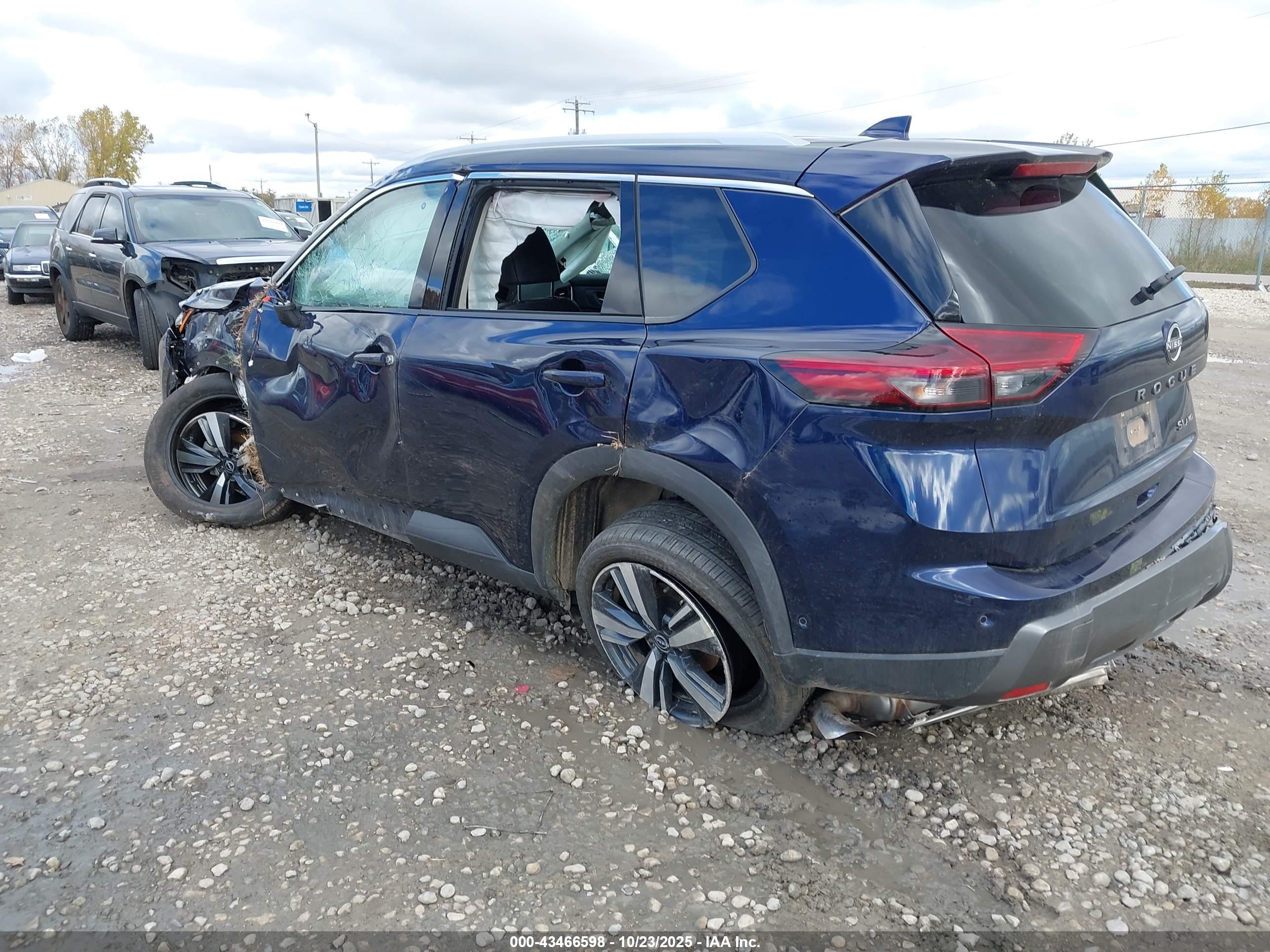 NISSAN ROGUE image 3