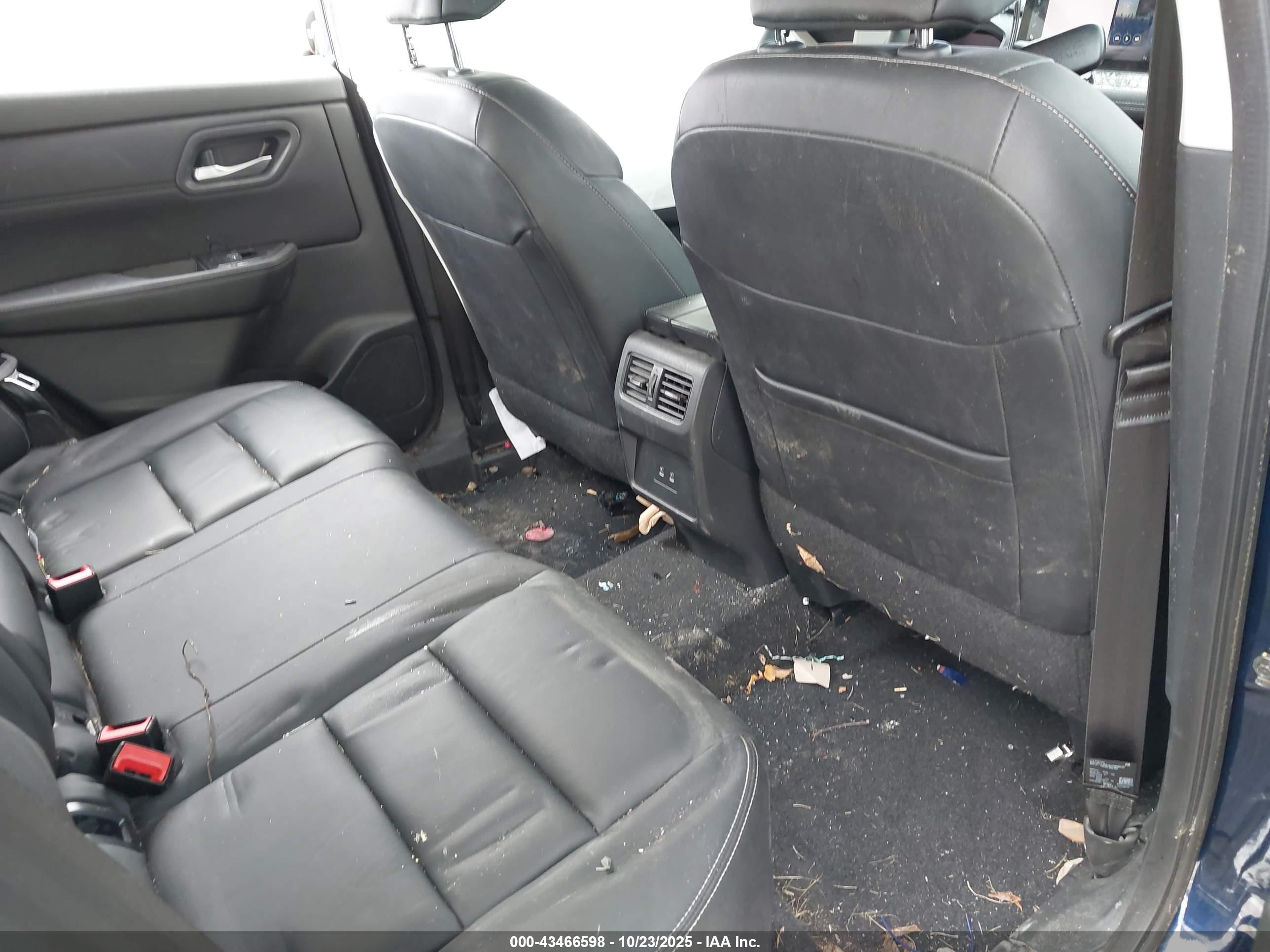 NISSAN ROGUE image 8