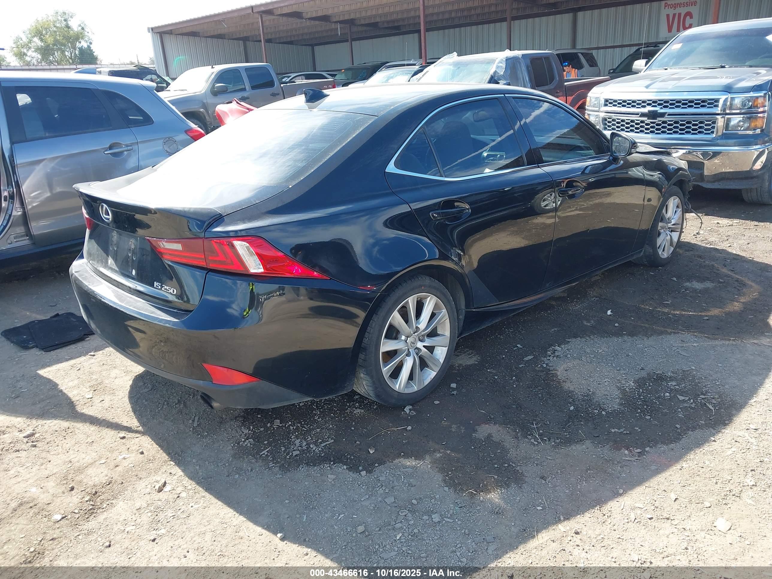 LEXUS IS image 4