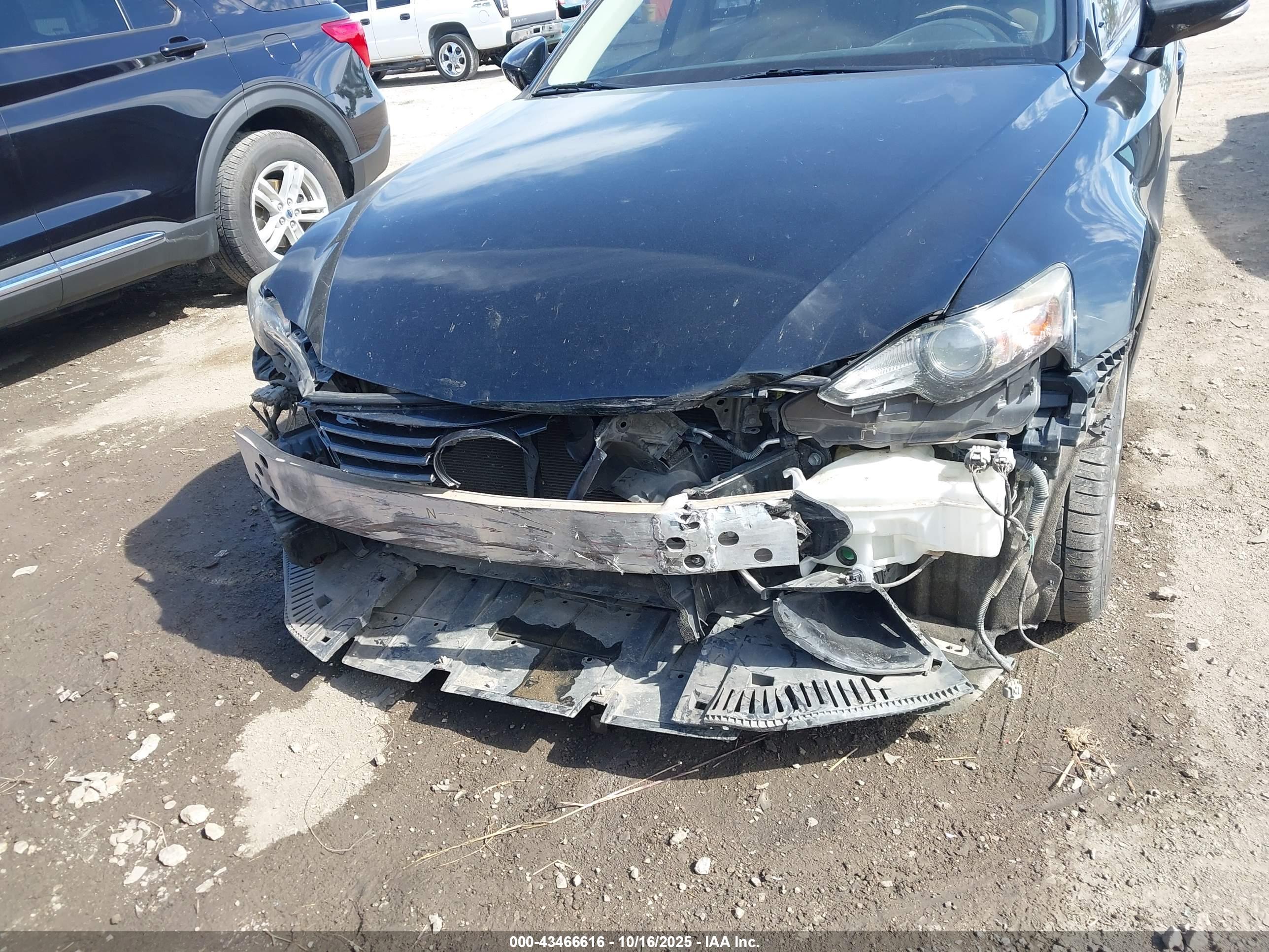 LEXUS IS image 6