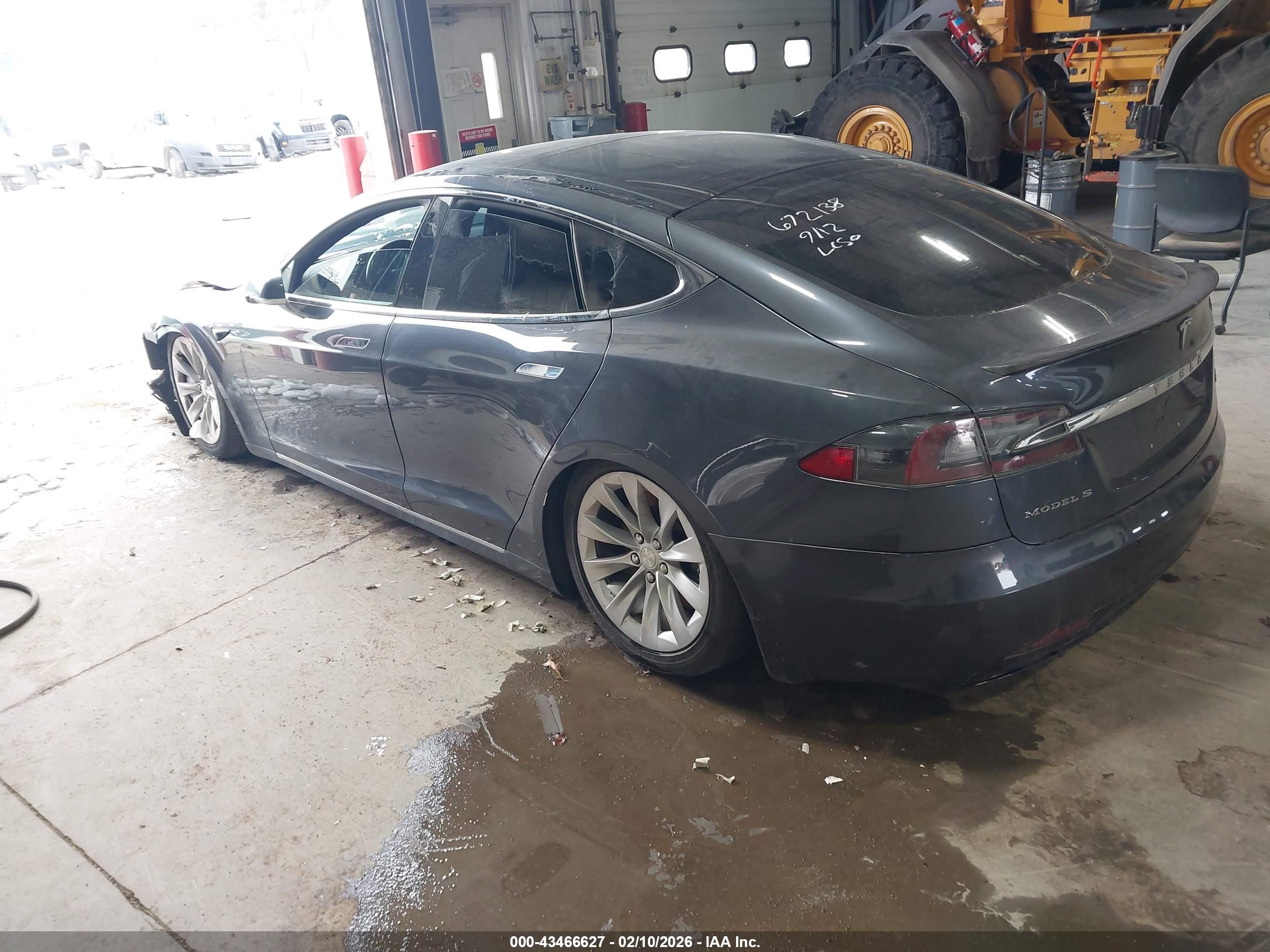 TESLA MODEL image 3