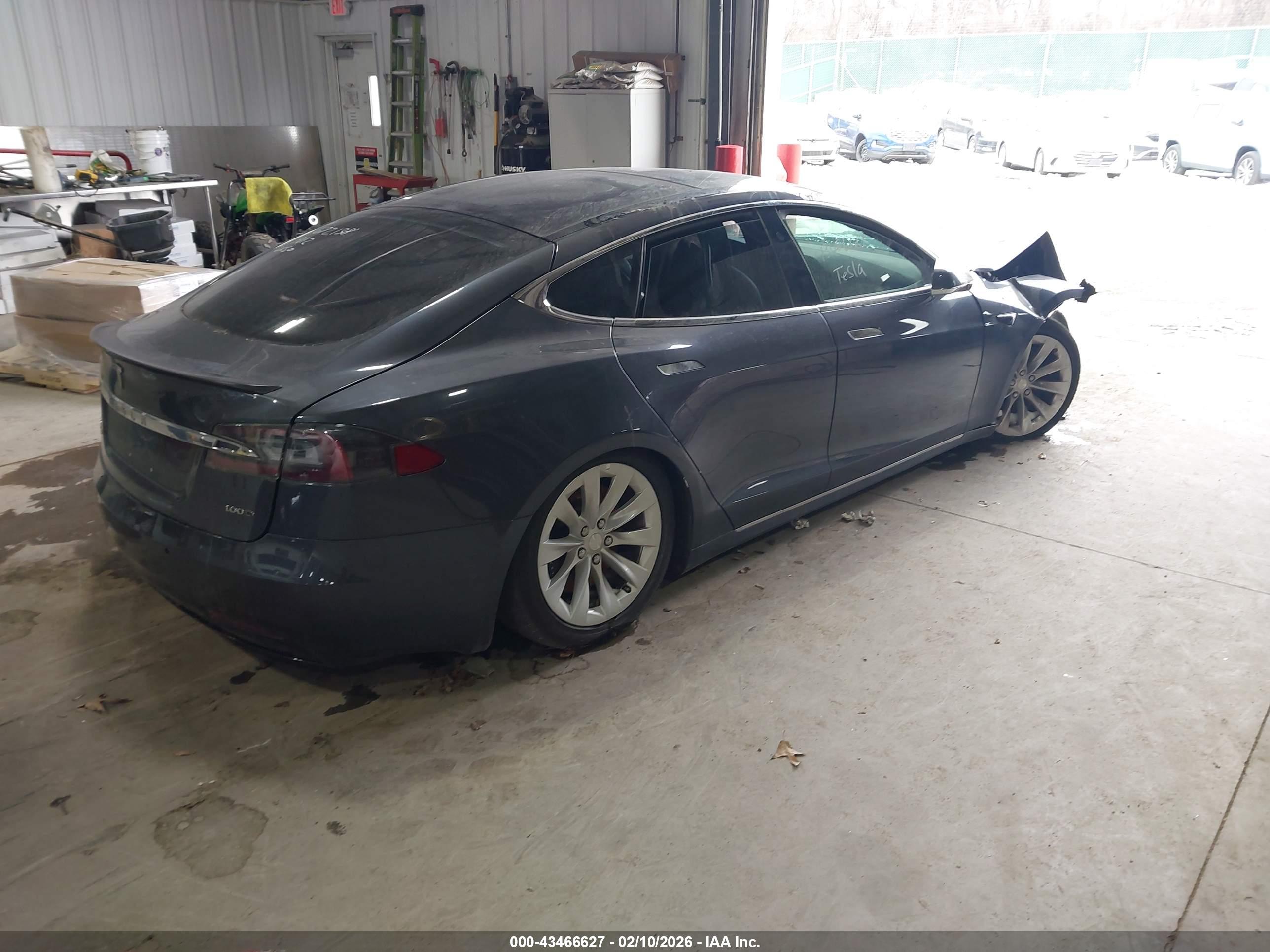 TESLA MODEL image 4